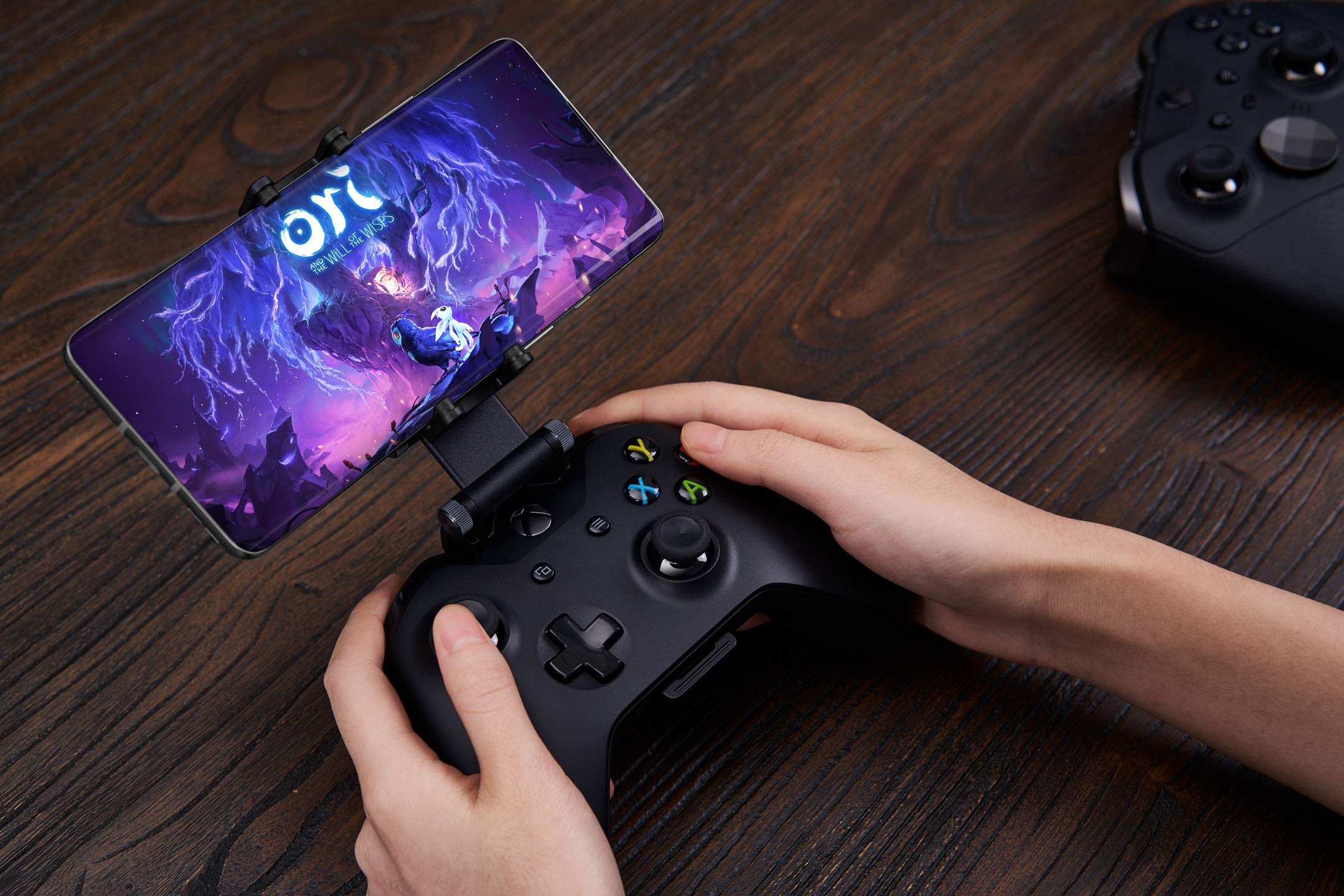 8Bitdo Mobile Gaming Clip for Xbox Controllers (officially licensed) - Xbox [Edizione: Germania]