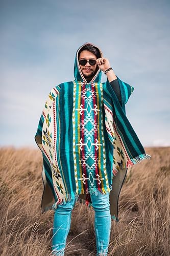 Miniatura 5 de Alpaca World Ponchos de alpaca para hombre y mujer Hecho a mano con el mejor material de lana de alpaca bebé por artesanos ecuatorianos.