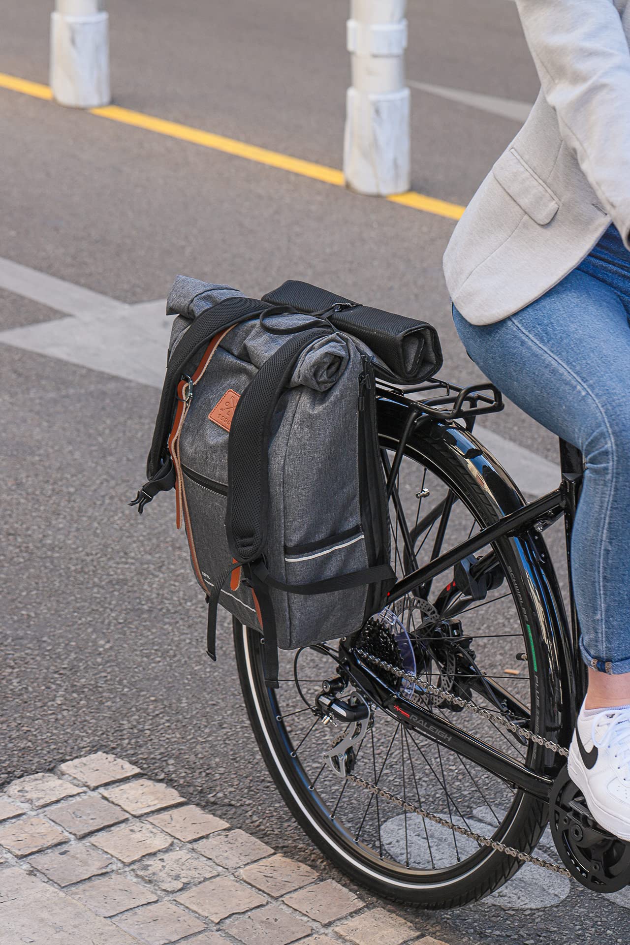 ZEFAL Urban Backpack - Sac à Dos Vélo Urbain - Sacoche Porte Bagage Velo Ordinateur Portable 15 Pouces Etanche - Sac à Dos Vélo Homme et Femme - 27 Litres