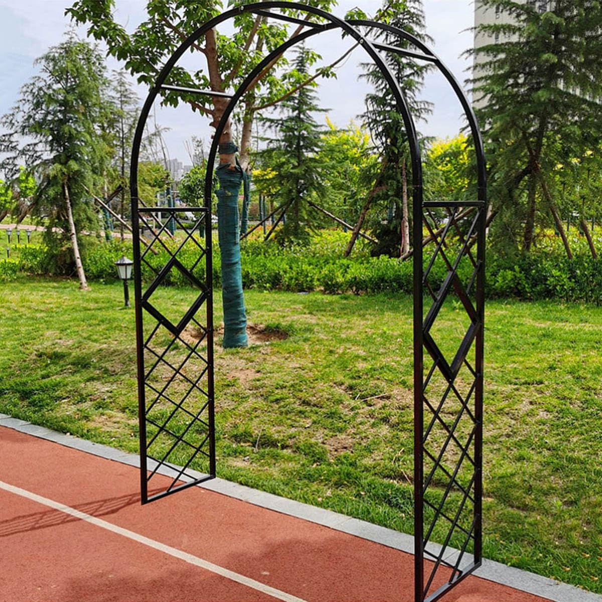 Arcos de jardín de metal negro de 7 pies de alto con ancho ajustable y base estable