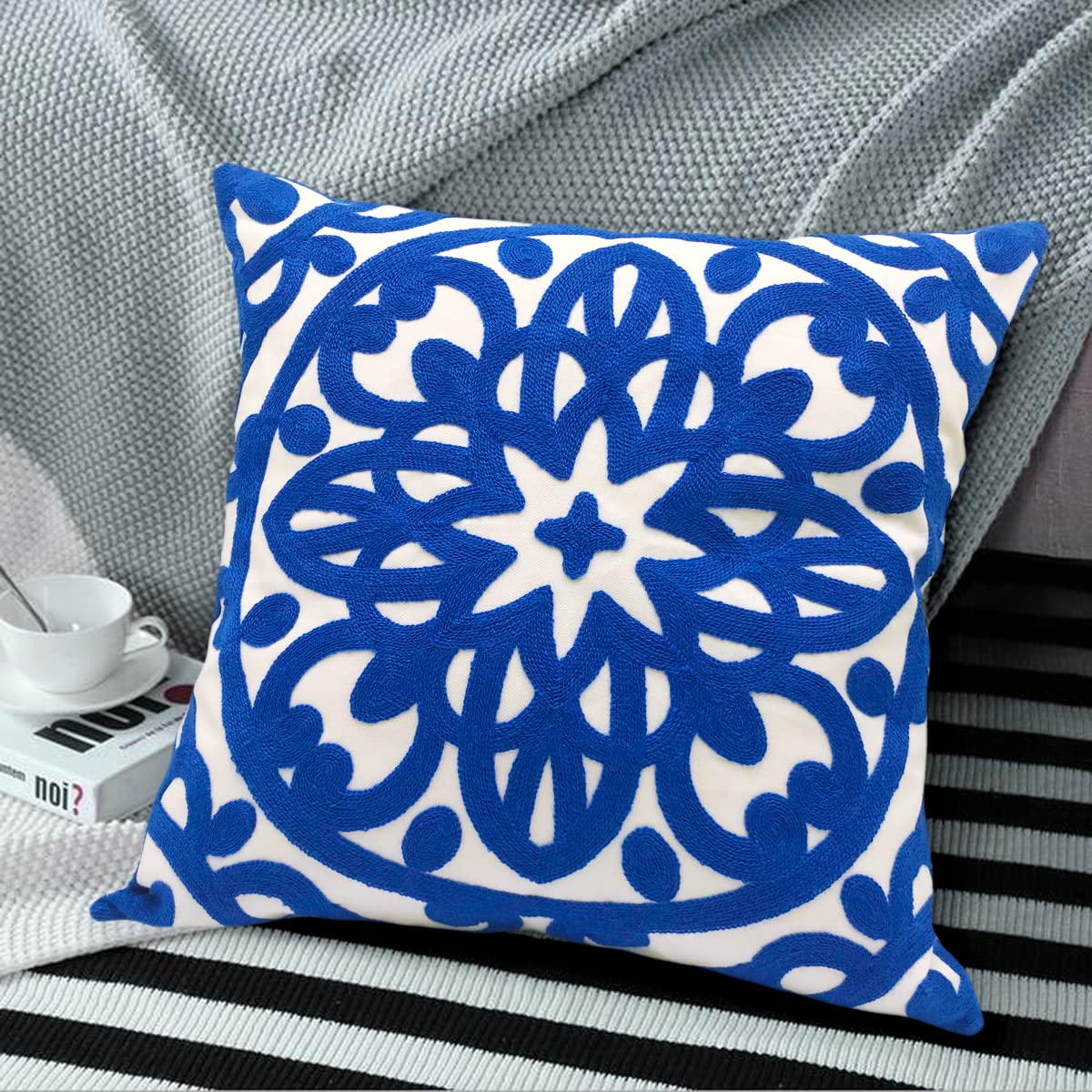Alysheer Set di 2 federe decorative ricamate, 45,7 x 45,7 cm, motivo lavorato a maglia boho mandala, resistente 100% cotone, federe per divano e soggiorno, colore: bordeaux