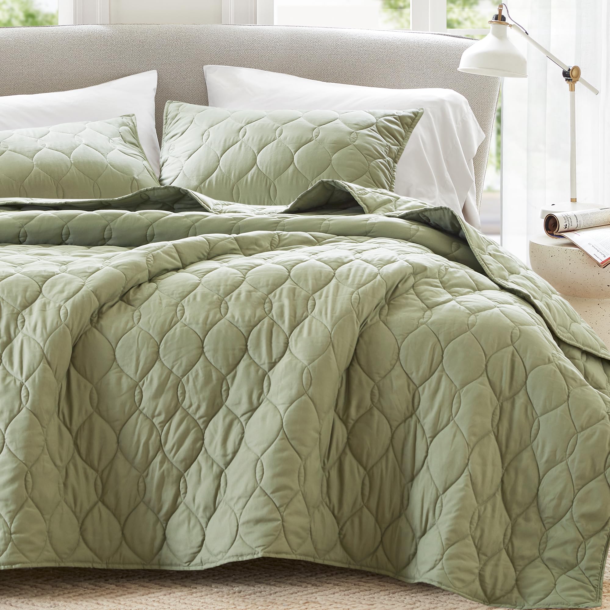 Comfort Spaces Comfort Spaces Kienna Bed Quilt Set King Size 3P, 104"x90" Olive Green Ogee | Soft Cozy Lightweight Summer Coverlet Cal King, Quilted Bedspreads Extra Layer, Modern Casual Bedroom Decor, OEKO-TEX, Olive Green, Quilt King/Cal King(104"x90"), Ogee