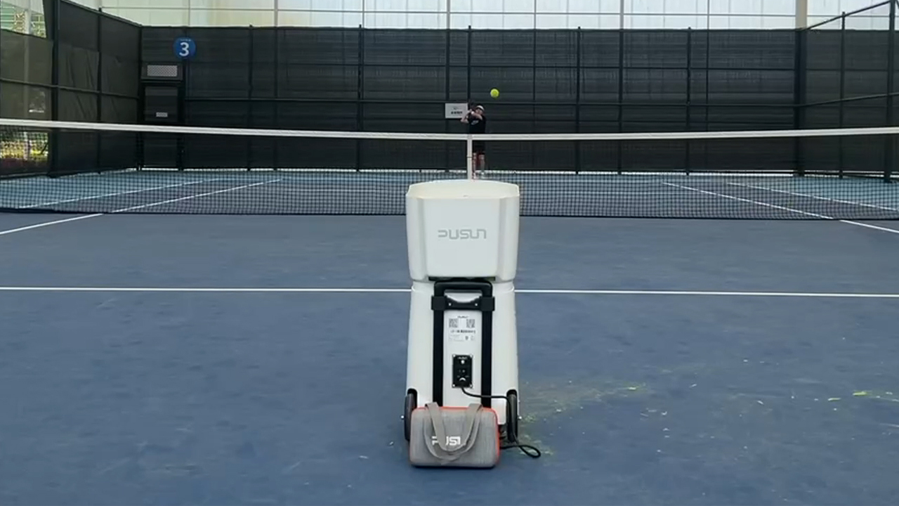 PUSUN PT-Mini Pro - Macchina per palline da tennis, con telecomando Smart App Control, velocità/rotazione regolabile/frequenza per principianti, capacità 65+palline, durata della batteria 3-5 ore