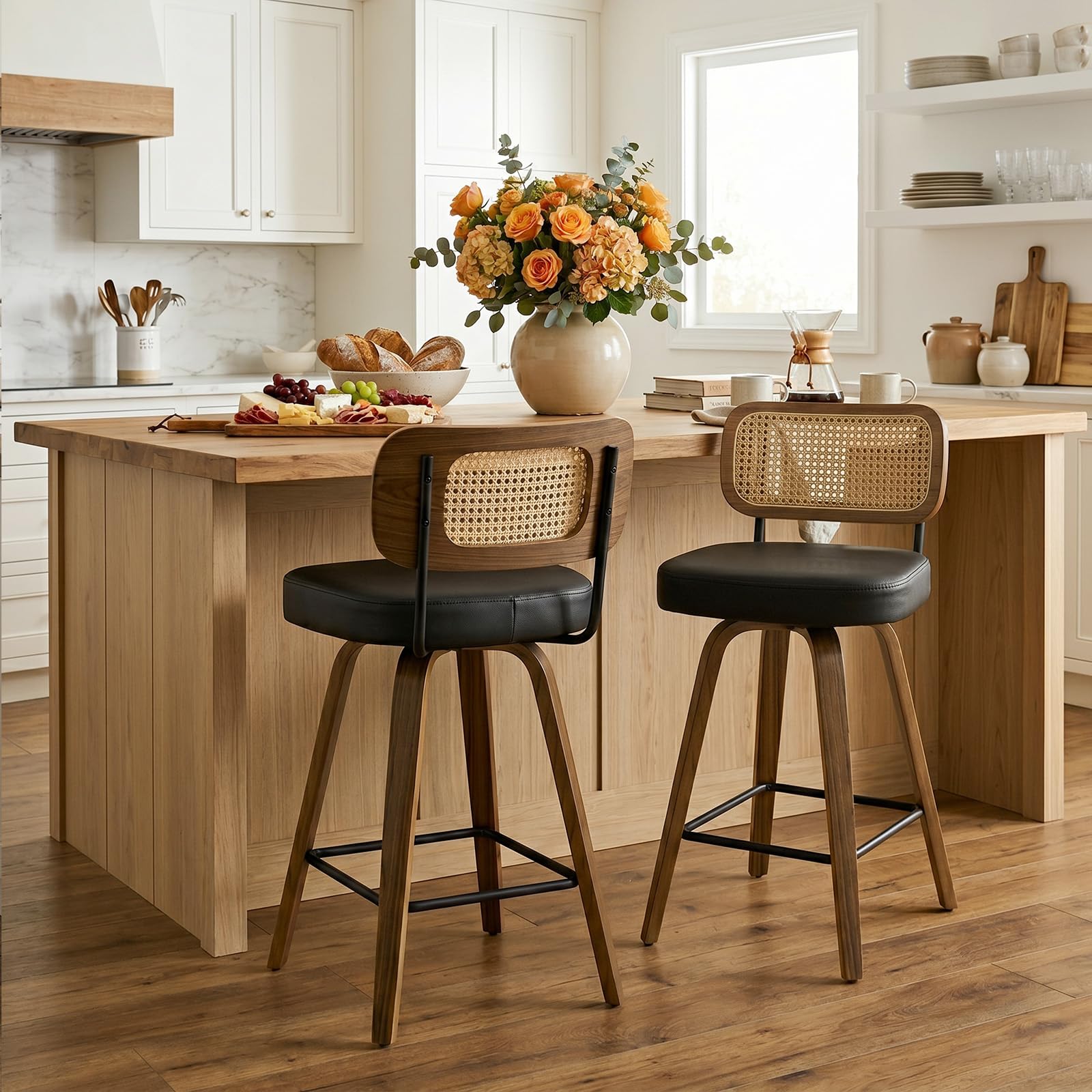 Bekrvio Lot de 2 tabourets de bar avec dossier, hauteur d'assise 65 cm, rotatif à 360°, tabouret de bar en rotin en bois avec siège extra épais (7,1 cm), 4 pieds stables, chaise de bar pour îlot de