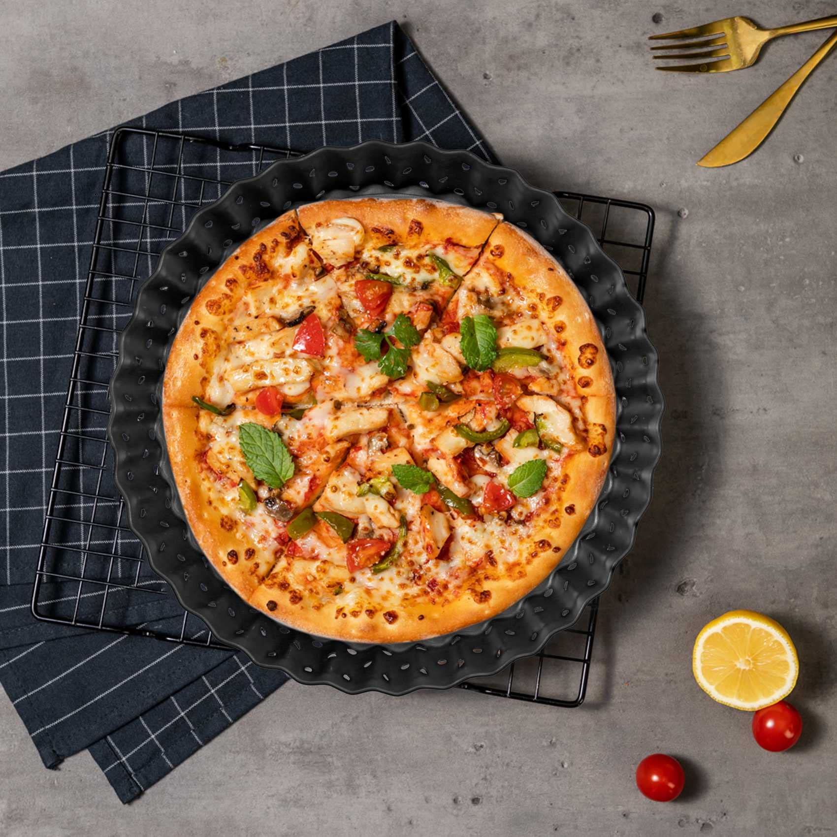 Luejnbogty 4 Pack Quiche Tart Pan,5 Inch Round Perforated Pizza Baking Tray Non-Stick Tart Tin with Holes for Cakes,Pies,Quiches