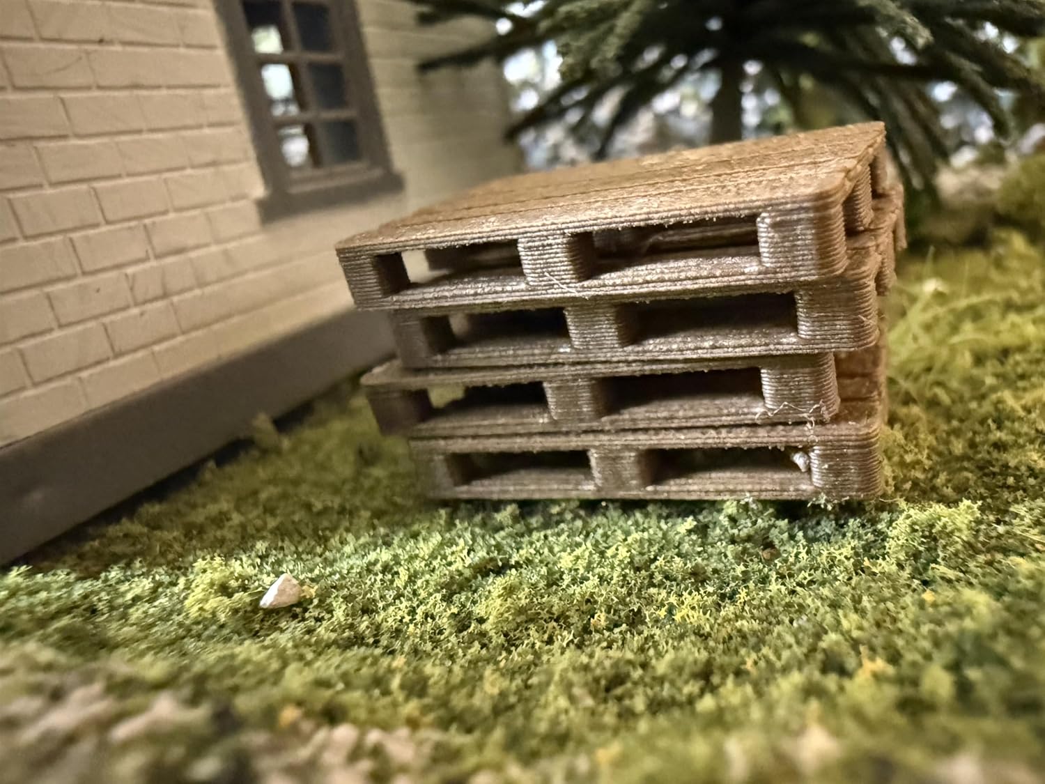 O Gauge 1:48 Miniature Pallets, Set of 10, Brown, Decorative Display Pieces image 4