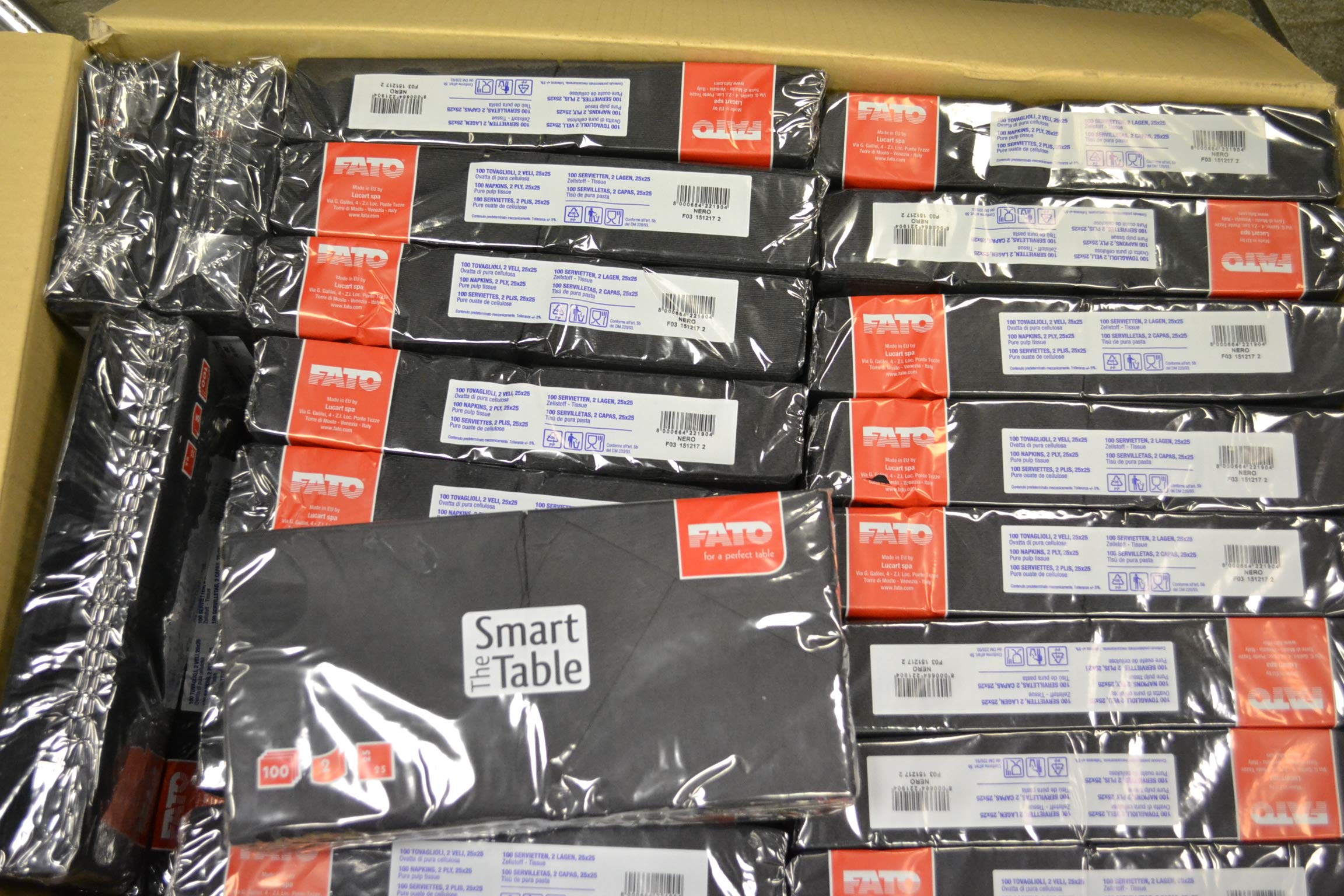 Servilletas de papel de color negro, 2 capas, 1 caja de 3800 unidades distribuidas en 38 paquetes de 100 unidades cada una. Tamaño 12,5 cm x 12,5 cm. Precio unitario Paquete EUR 2,32