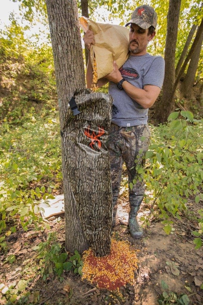 Wildgame Innovations TREEHUGGER Tree Hugger Gravity Deer Feeder, 100 -Lb. Capacity : Sports & Outdoors