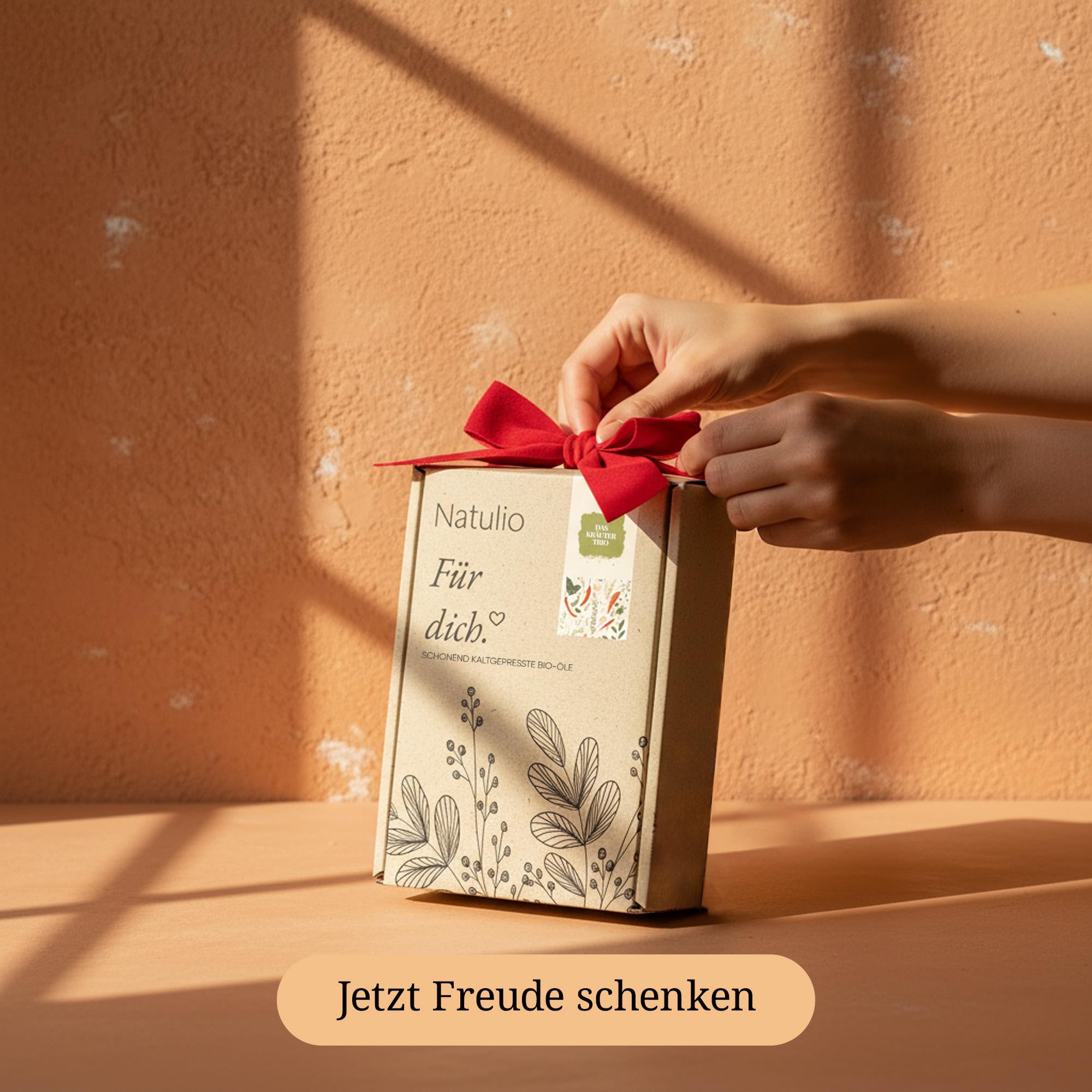 Natulio Geschenkset Bio Kräuter Trio kaltgepresst - Geschenkidee - das perfekte Geschenk für alle Feinschmecker - Geschenkset aus Basilikumöl, Knoblauchöl & Rosmarinöl - 3x100ml -DE-ÖKO-006
