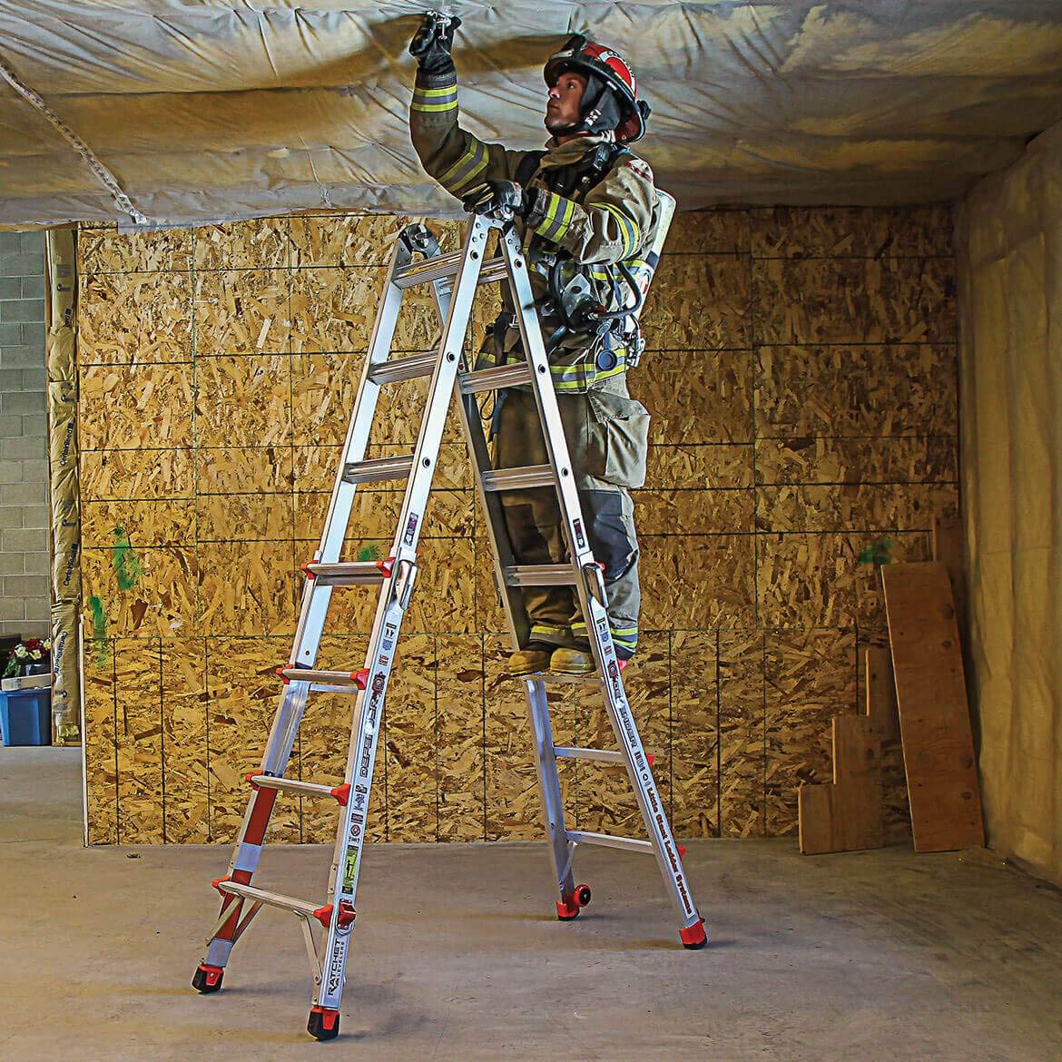 Little Giant Ladder, DEFENDERl 17 300lb Alum Articulated Extend Ladder, Height 17 ft, Capacity 300 lb, Material Aluminum, Model# 15187-882