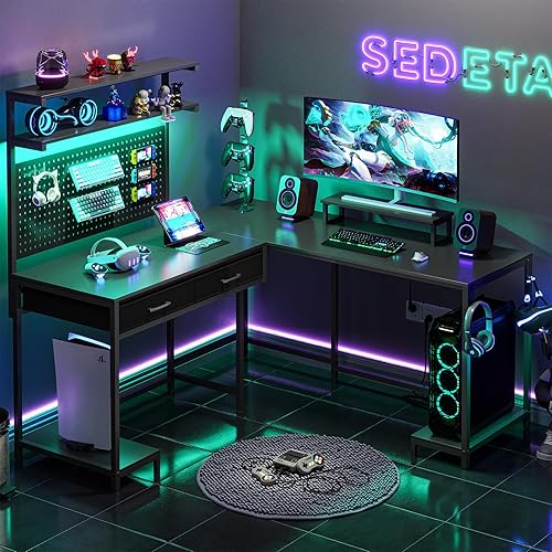 SEDETA Escritorio para juegos en forma de L con luces LED, tablero de clavijas y cajones, escritorio para juegos con gabinete, escritorio de SEDETA Escritorio para juegos en forma de L con luces LED, tablero de clavijas y cajones, escritorio para juegos con gabinete, escritorio de