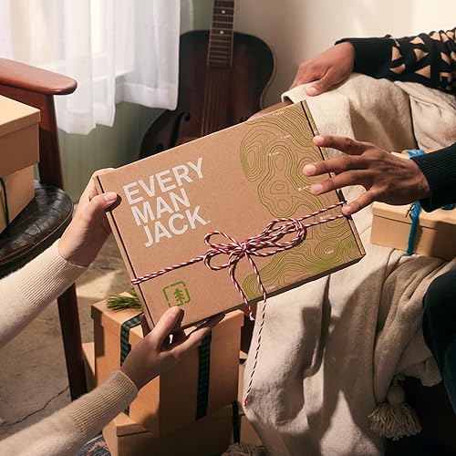 Miniatura 3 de Every Man Jack Set de regalo para el baño y el cuerpo de ámbar + sándalo para hombre, ingredientes limpios y aroma de sándalo, ámbar y vetiver,
