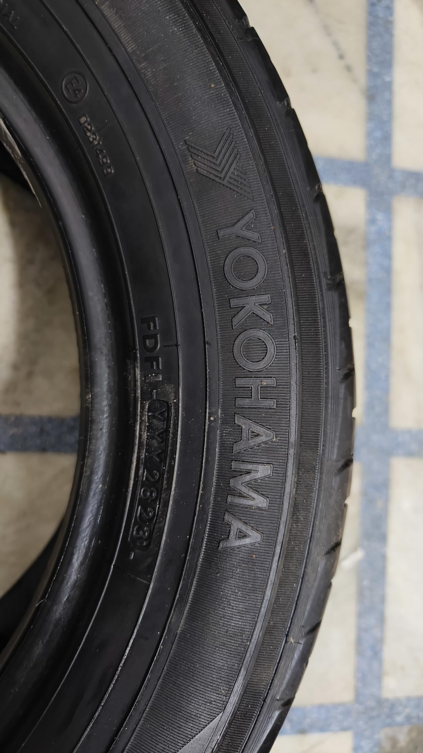 215.60.16 Used & Old Tyre With 90% Grip- 2 Tyre : Amazon.in: Car 