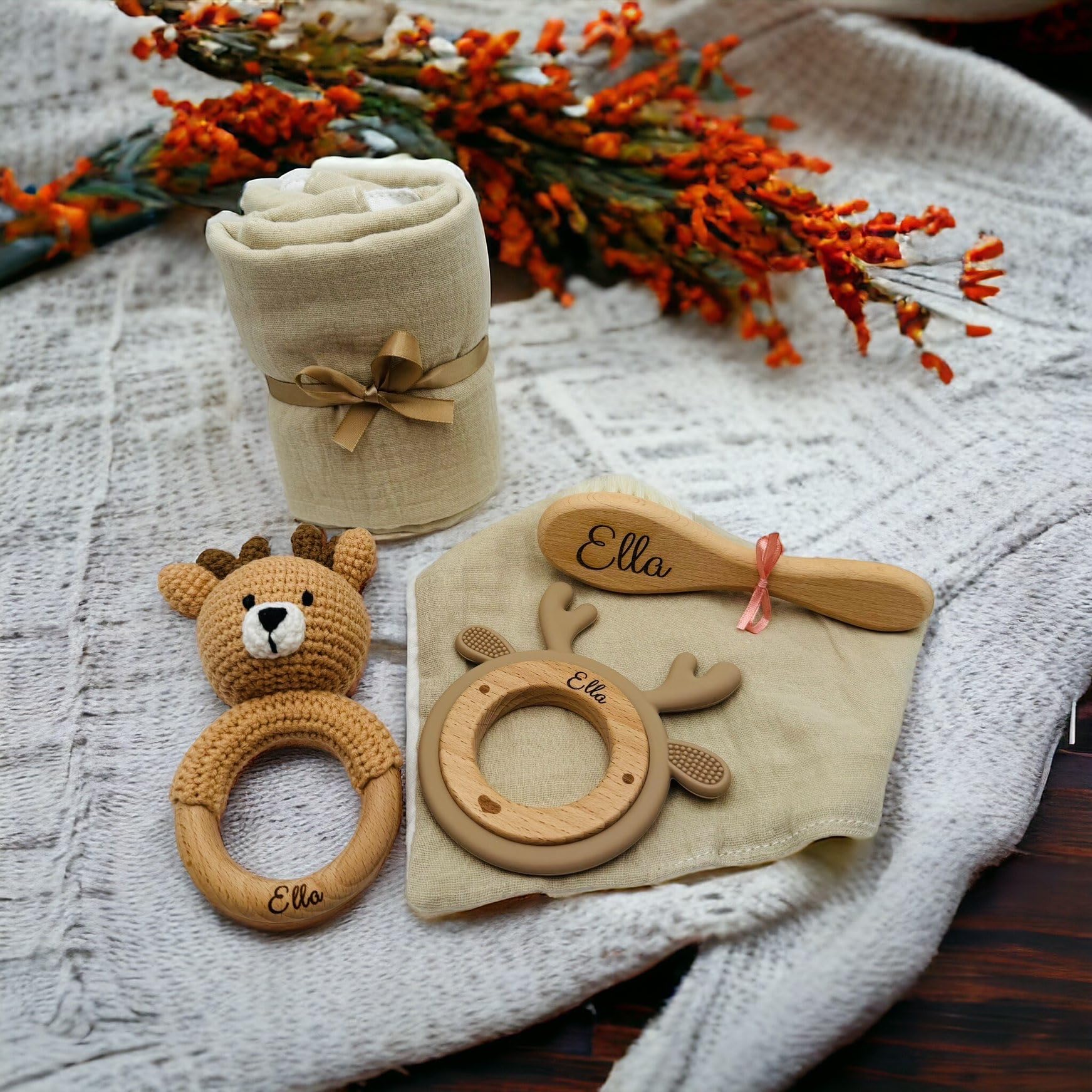Babyset mit Beissring, Rassel, Mulltuch und Latz