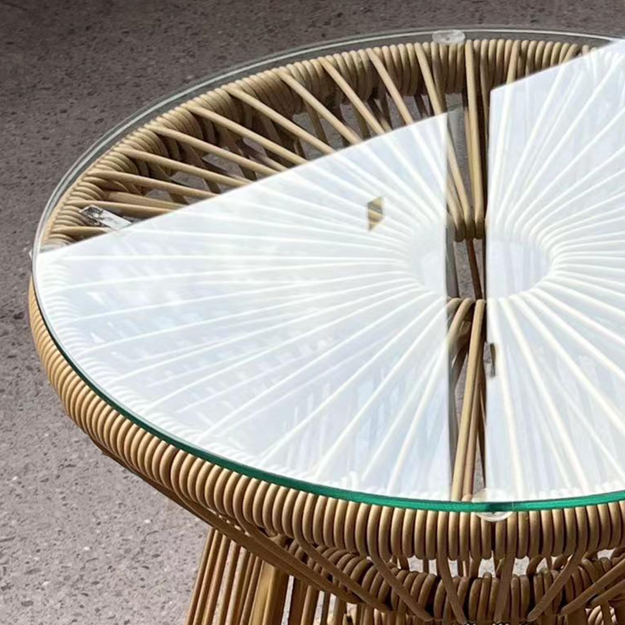Outsunny Table de Jardin Ronde en résine tressée Imitation rotin, Plateau en Verre trempé Ø 40 cm, Beige