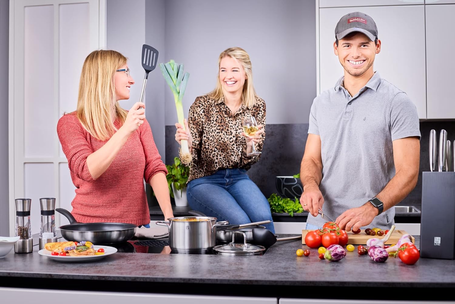 RÖSLE Basic Line Gourmet Starter Set, 3 Pieces, Cooking Spoon, Spatula and Whisk, Black/Silver