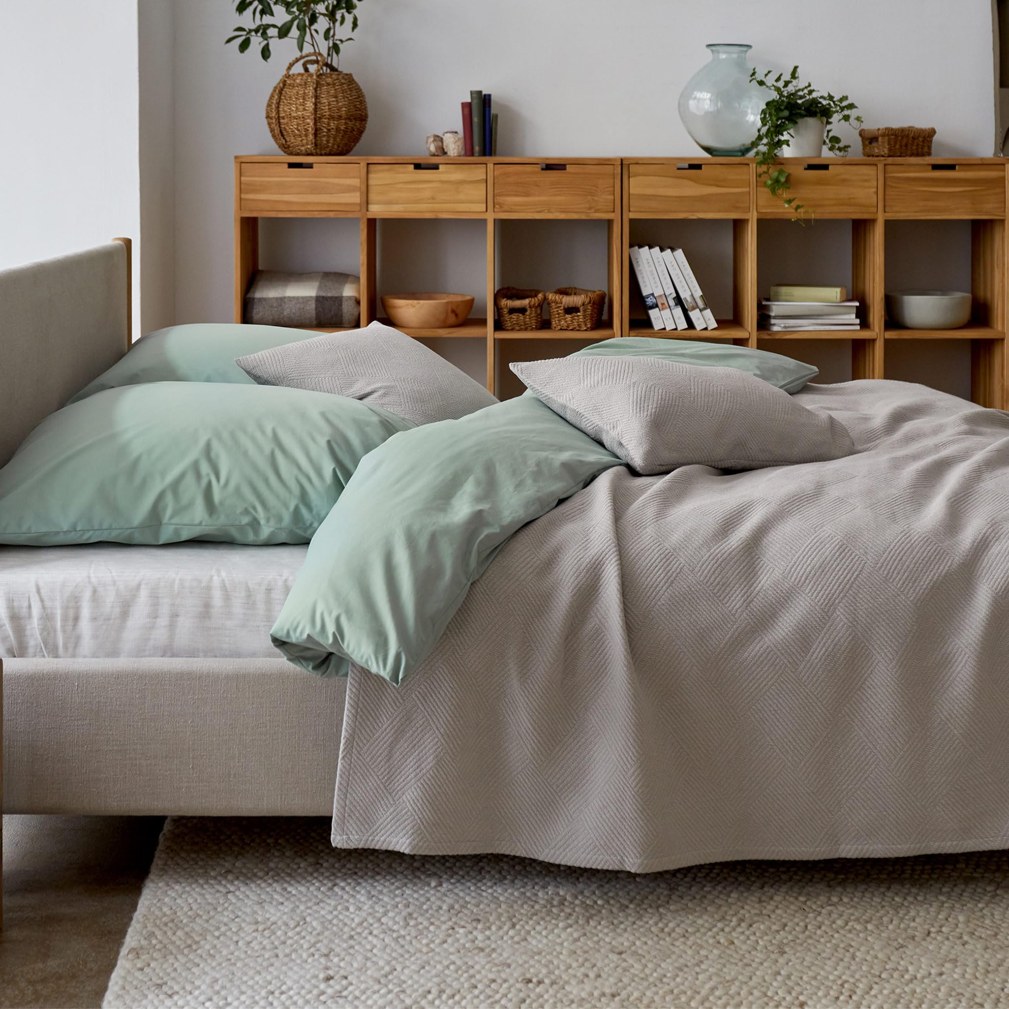 URBANARA Eviera Tagesdecke 200x220 cm I 100% Baumwolle (BCI) Made in Portugal Weich & Atmungsaktiv I Sofa Bett-Überwurf Couchdecke Wohndecke Kuscheldecke Plaid Bedspread Oeko Tex 100 I Creme