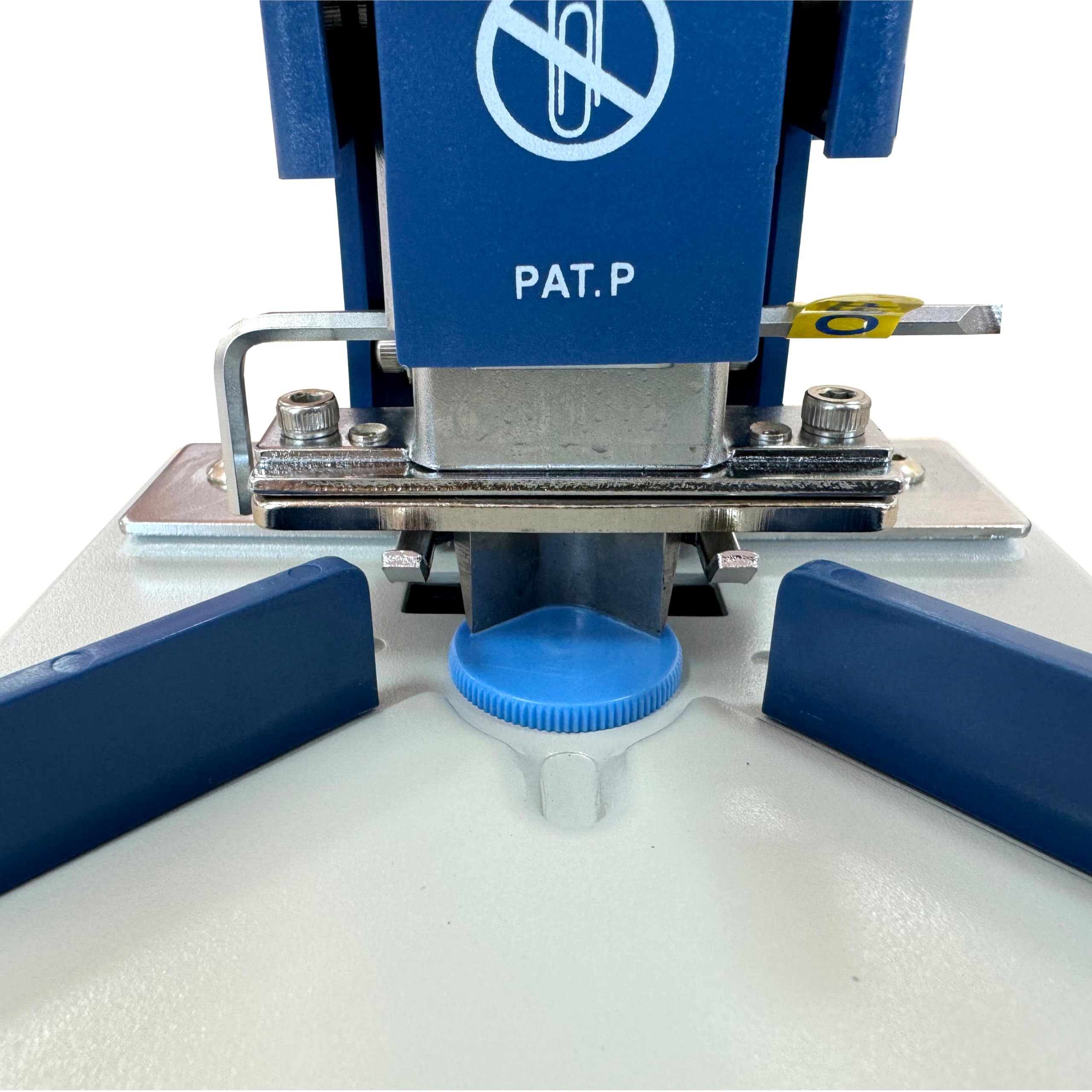 Perforadora de papel para calendarios Cutter D-200. Apta para papel, cubiertas, tarjetas plastificadas, libros y hojas sueltas. Con cortador de uñero para calendarios.