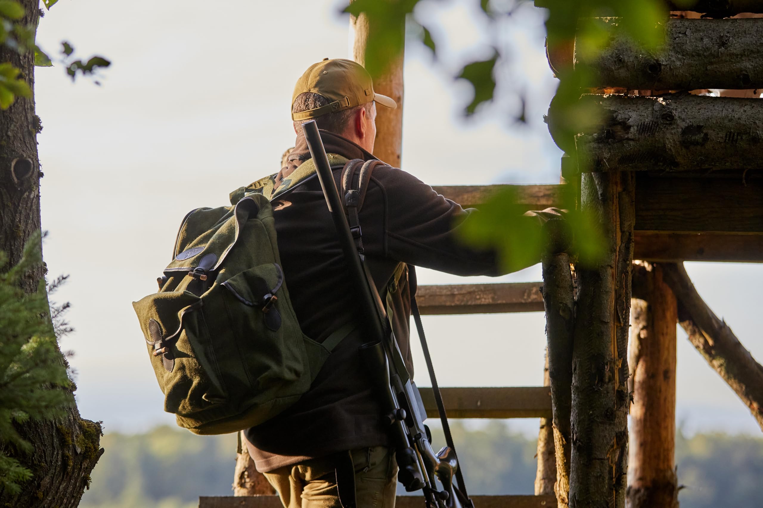 DJV-Lodenrucksack mit Sitzkissen 30L | Der ideale Begleiter für leise und erfolgreiche Jagdabenteuer | Herausnehmbares Sitzkissen, 3 Außentaschen, wasserdichte Fronttasche