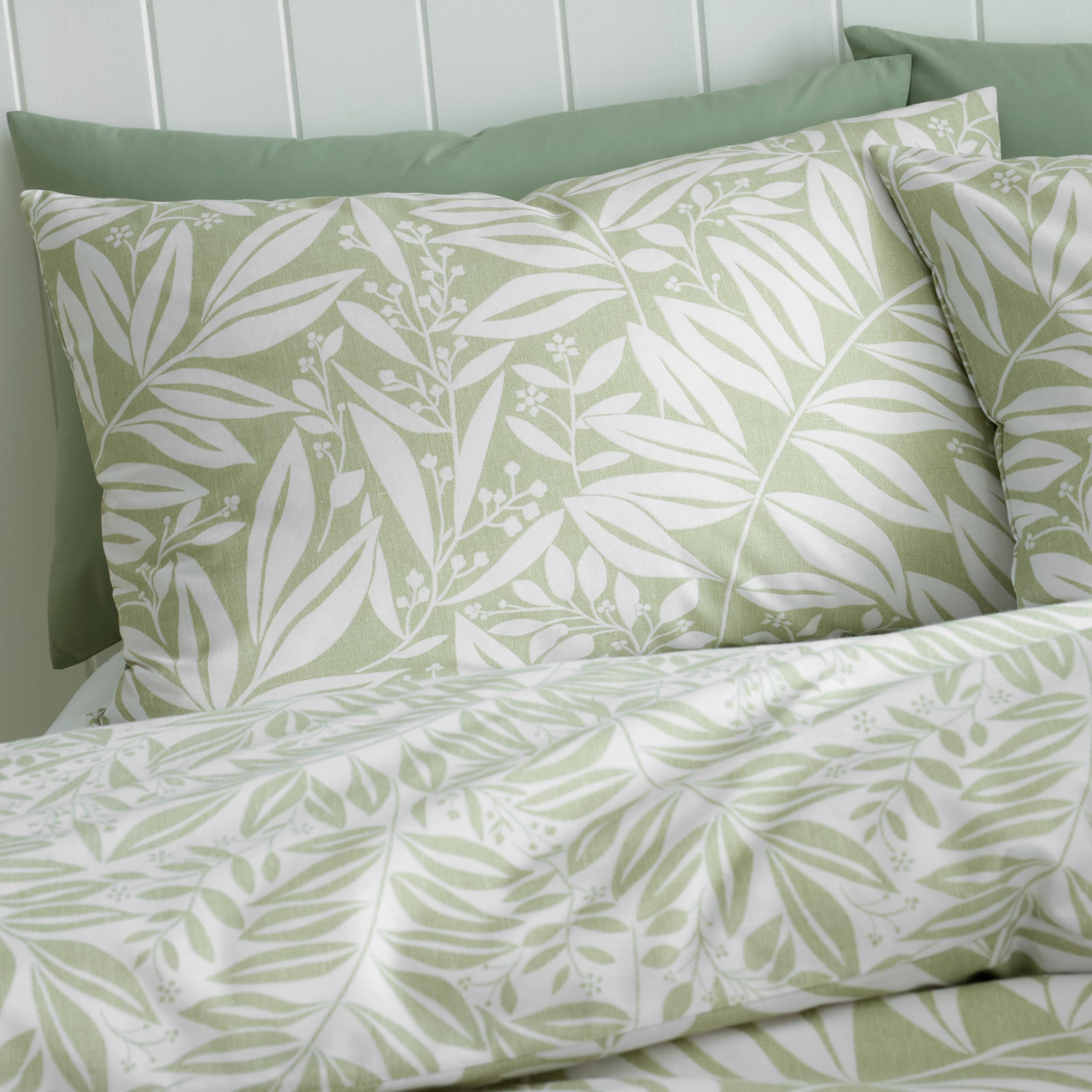 Catherine Lansfield Sorrel Leaf Reversible Single Duvet Cover Set including Pillowcases Green - Image 3