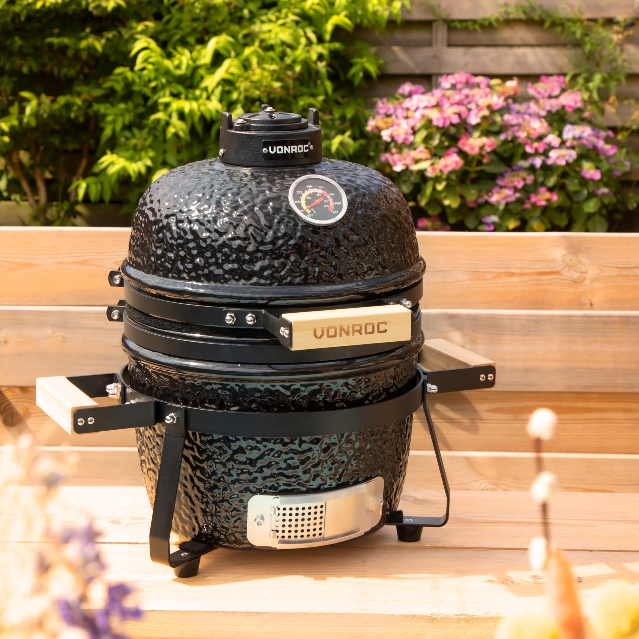 VONROC Barbecue Kamado 13 Pouces - Barbecue Portable Ø27 cm Surface de Cuisson, 25kg - Barbecue Charbon de Bois en Céramique Modèle à Poser – Avec Support, Thermomètre, Repose Assiette & Couvercle