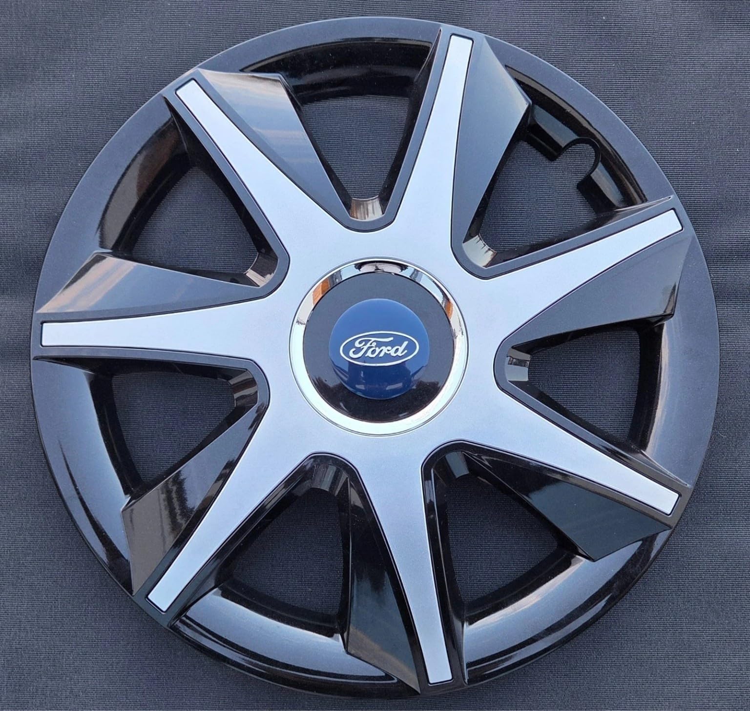 JESTIC Run Set di 4 copricerchi borchie coppe ruota da 15 pollici, compatibili con Ford Fiesta, Ka, Focus, Fusion, Escort