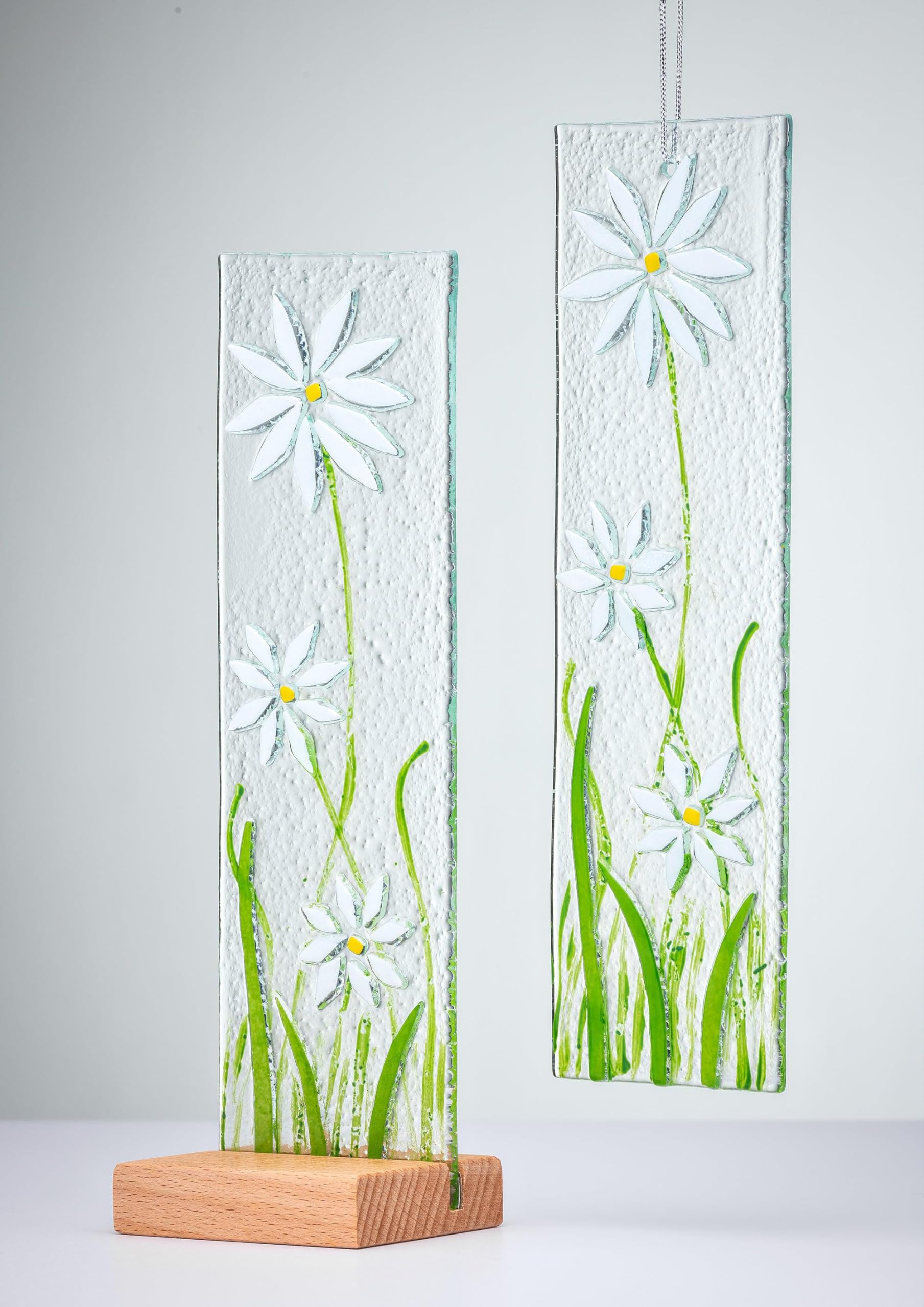 Sienna Glass Hanging Decorative Flower Panel – Handcrafted White Mouth-Blown Glass Ornament – Unique Boxed Decoration for Mother's Day, Windows, Gardens, Memorials, Birthdays, Anniversaries, Decor
