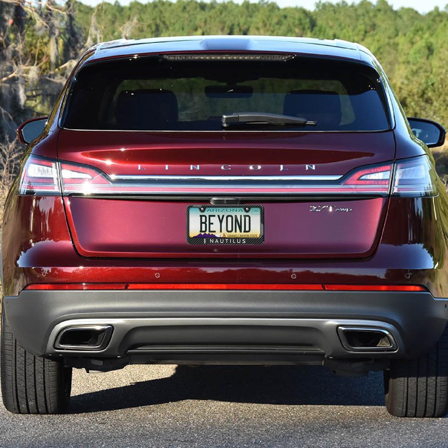 iPick Image for Lincoln Nautilus Black Carbon Fiber Look ABS Plastic License Plate Frame