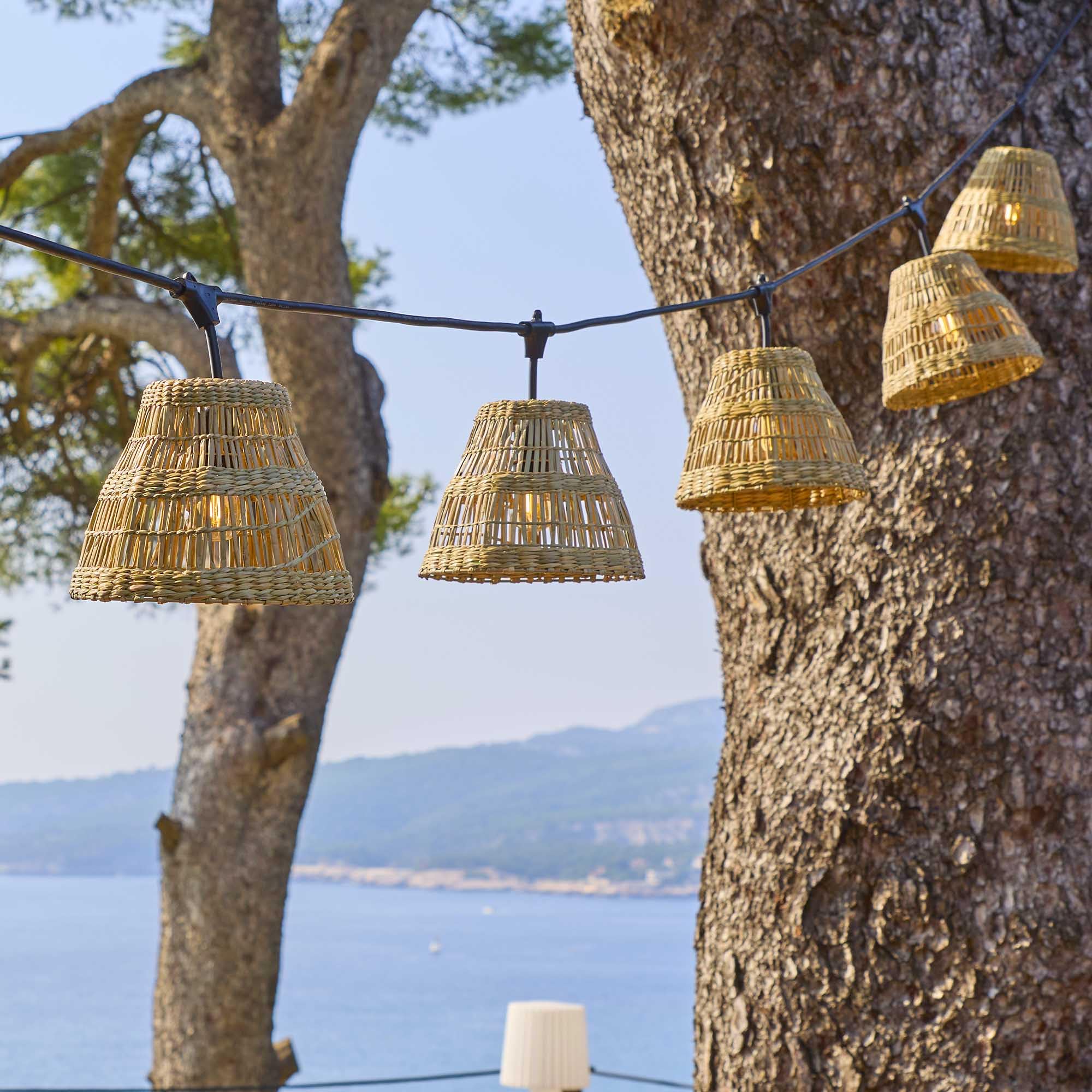 Lumisky Lichterkette mit Lampenschirm aus Seegras im Boho-Stil, 7-flammig, E27-Fassung, warmweiß, 6 m