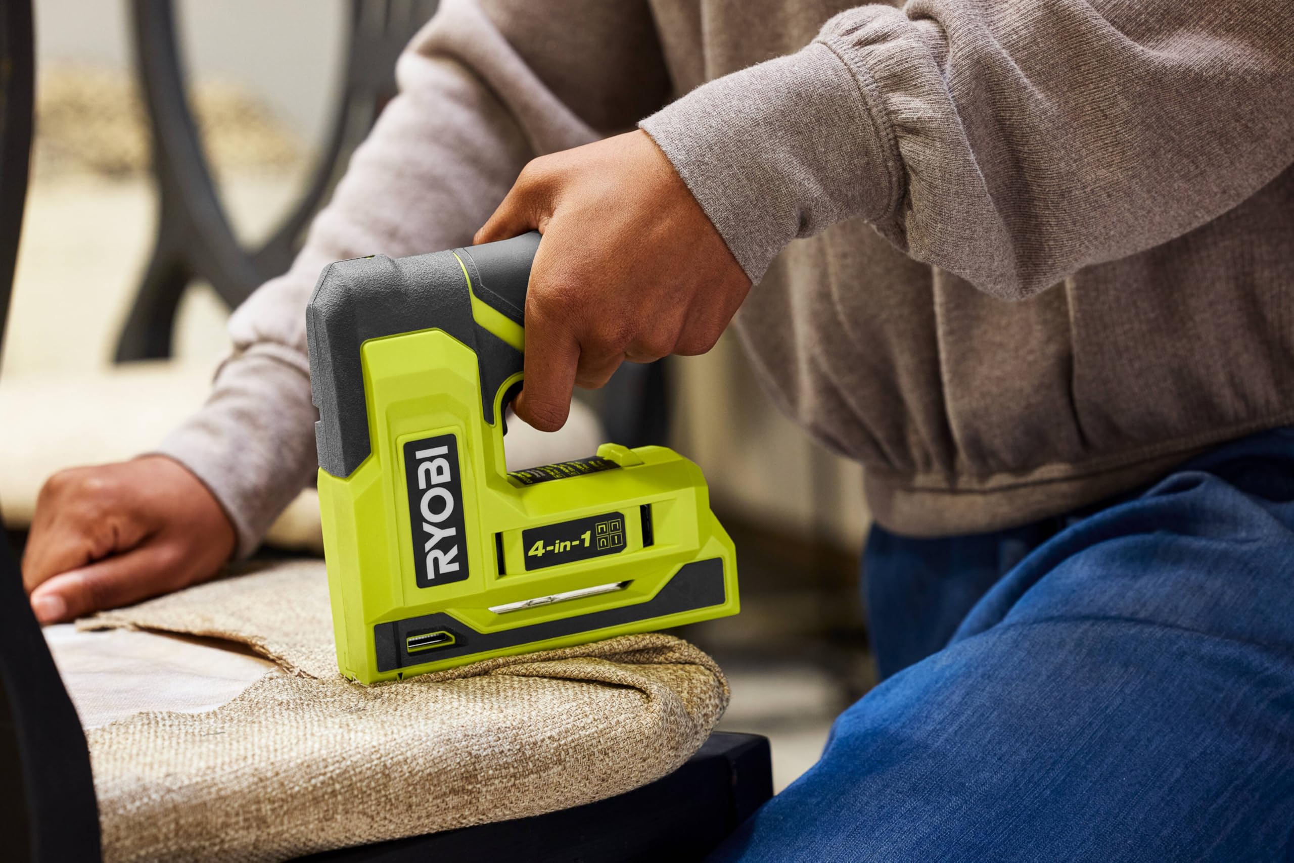 Ryobi RST4-0 Grapadora inalámbrica USB de litio de 4 V (batería y cargador no incluidos)