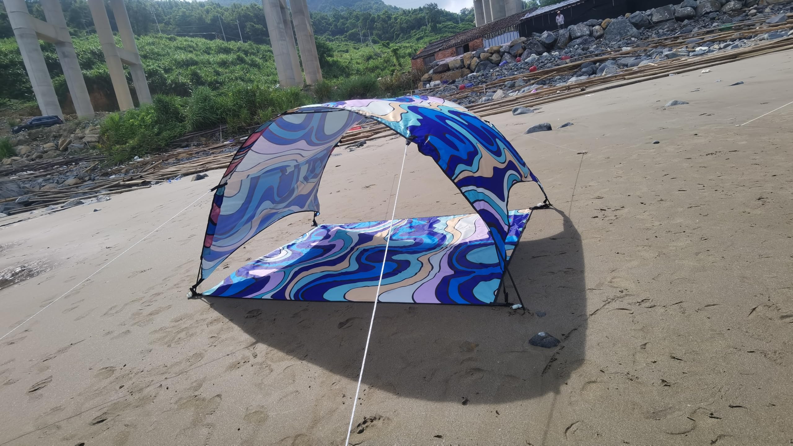 Tenda da spiaggia portatile, protezione solare UPF 50+, antivento, baldacchino da spiaggia per campeggio, cortile, picnic e attività all'aperto
