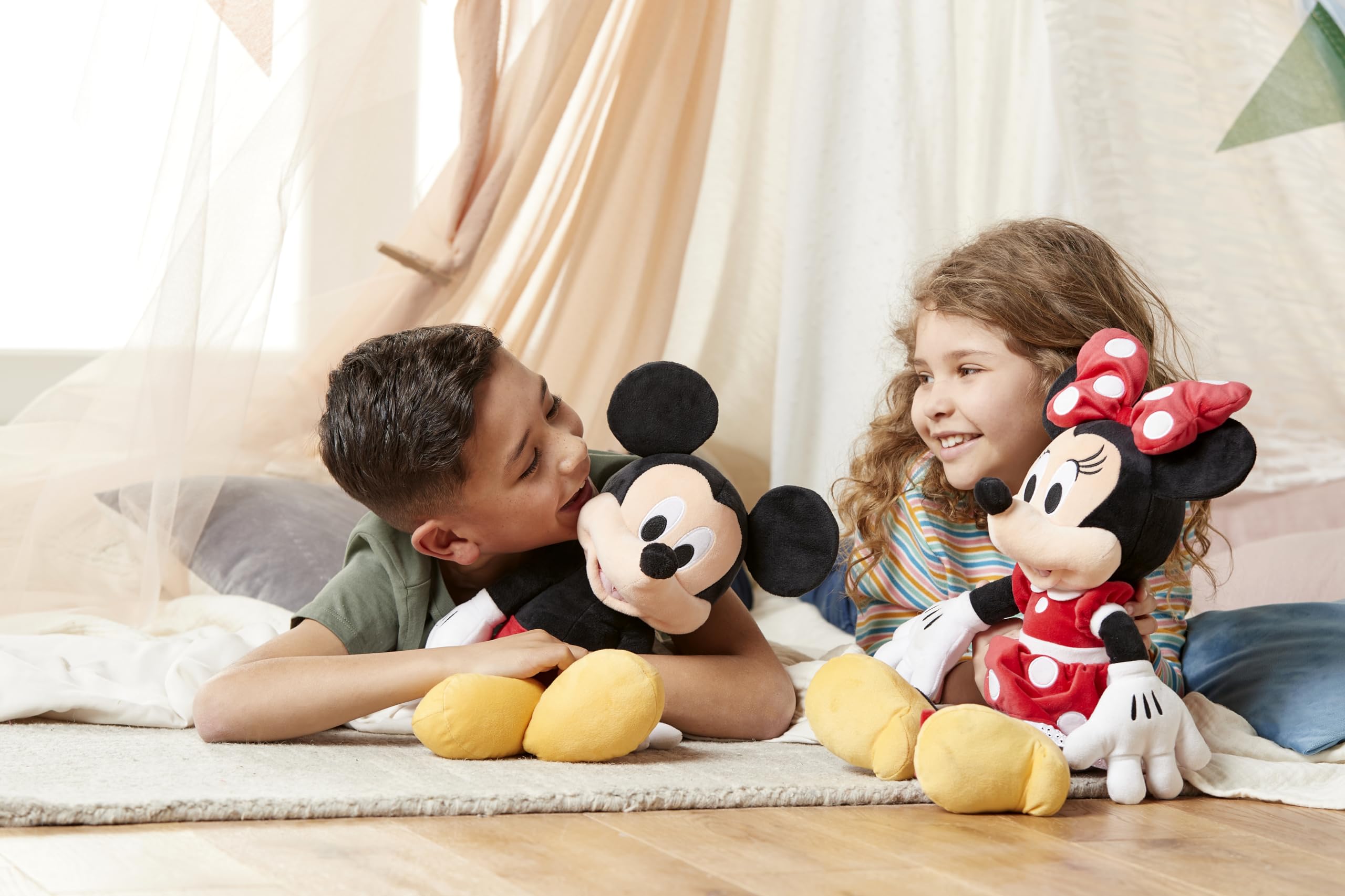 Disney Store Micky Maus Offizielles mittelgroßes Kuscheltier für Kinder, 45 cm, Kuscheltier mit Stickereien und weicher Oberfläche, geeignet ab 12 Monaten