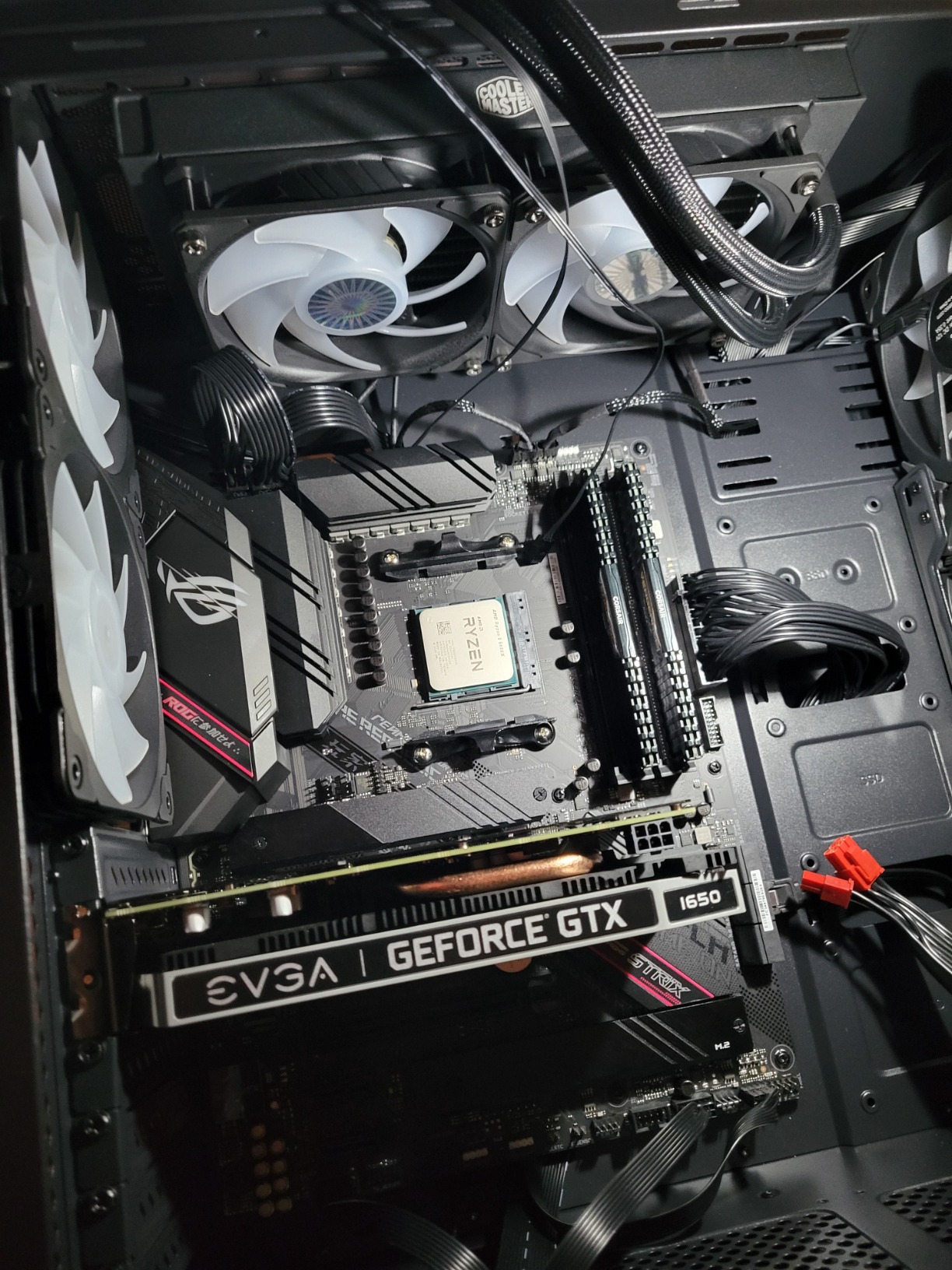 asus rog strix b550-f gaming motherboard with thunderbolt