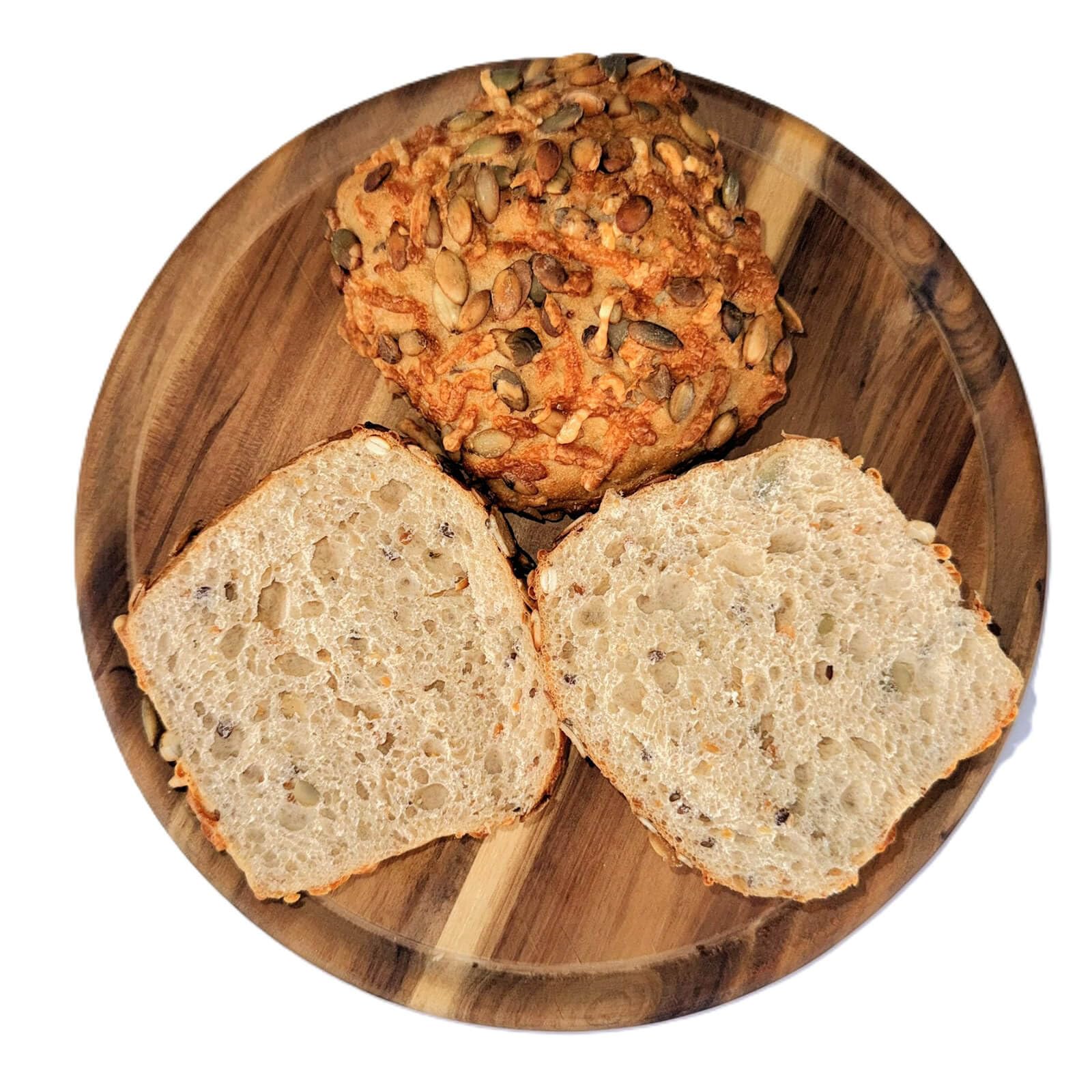 Locawo High Protein & Low Carb Kürbis-Käse-Brötchen | Mehrkornbrötchen | Eiweißbrötchen | Voller Weizengeschmack | Vegan | ideal für eine eiweißreiche, kalorien- und zuckerreduzierte Ernährung