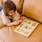 Melissa & Doug Farm Sound Puzzle - Wooden Peg Puzzle with Light-Activated Sound Effects (8 pcs)