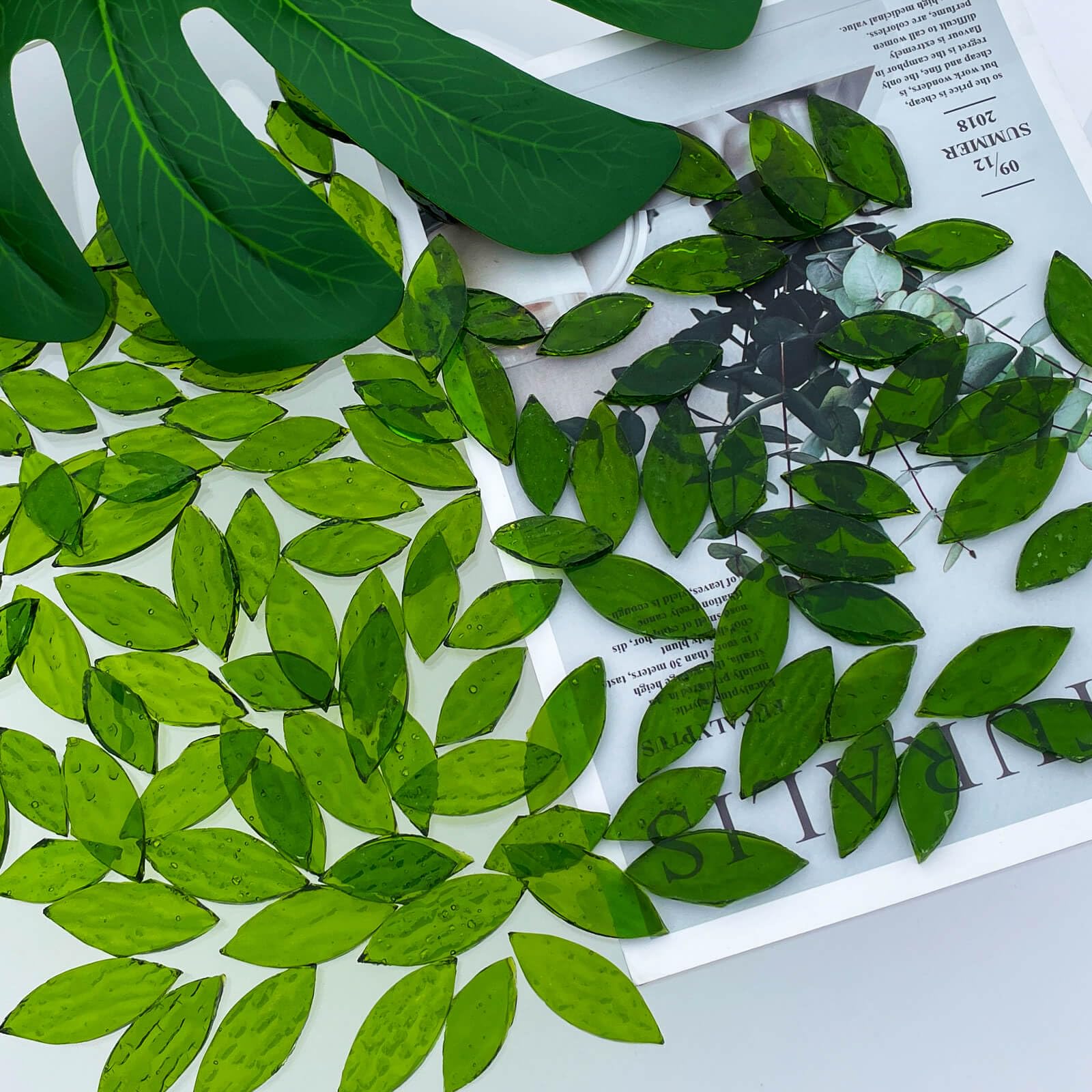 LITMIND 120 Pieces Olive Green Textured Transparent Mosaic Glass Petals & Leaves in 2 Sizes, Hand-Cut Stained Glass Mosaic Tiles for Crafts - Ideal for Mosaic Art Projects and Home Décor