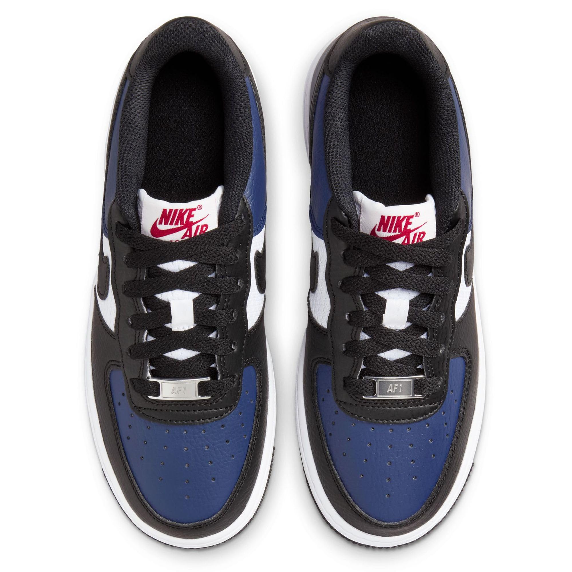 Nike Air Force 1 HJ9201-400 buty sportowe dziecięce, granatowe/białe | Legendarna amortyzacja powietrza i wytrzymałe materiały zapewniają długotrwały komfort na co dzień.