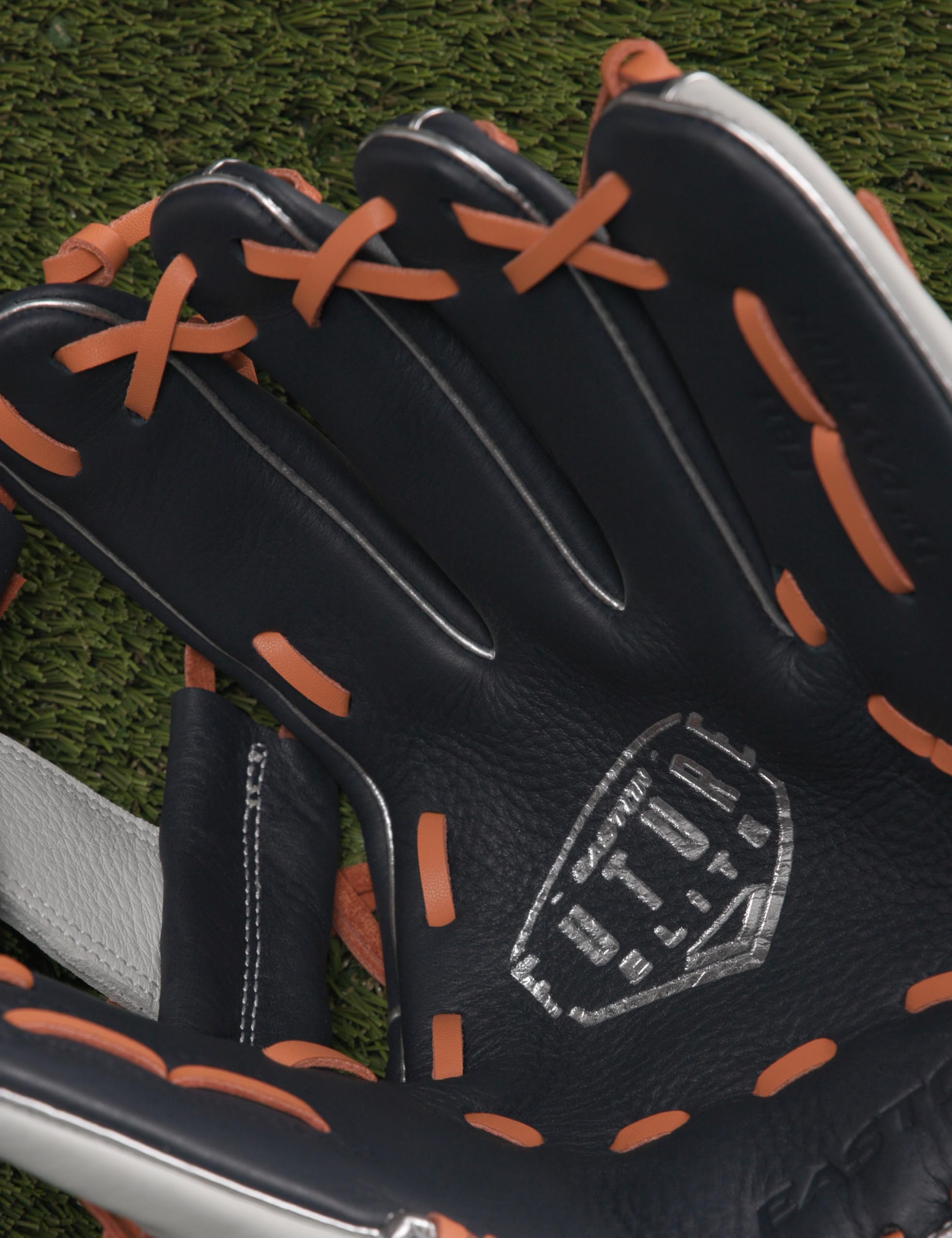 Easton | Future Elite Baseball Glove | I-Web | 11" | Right Hand Throw | Navy/Orange