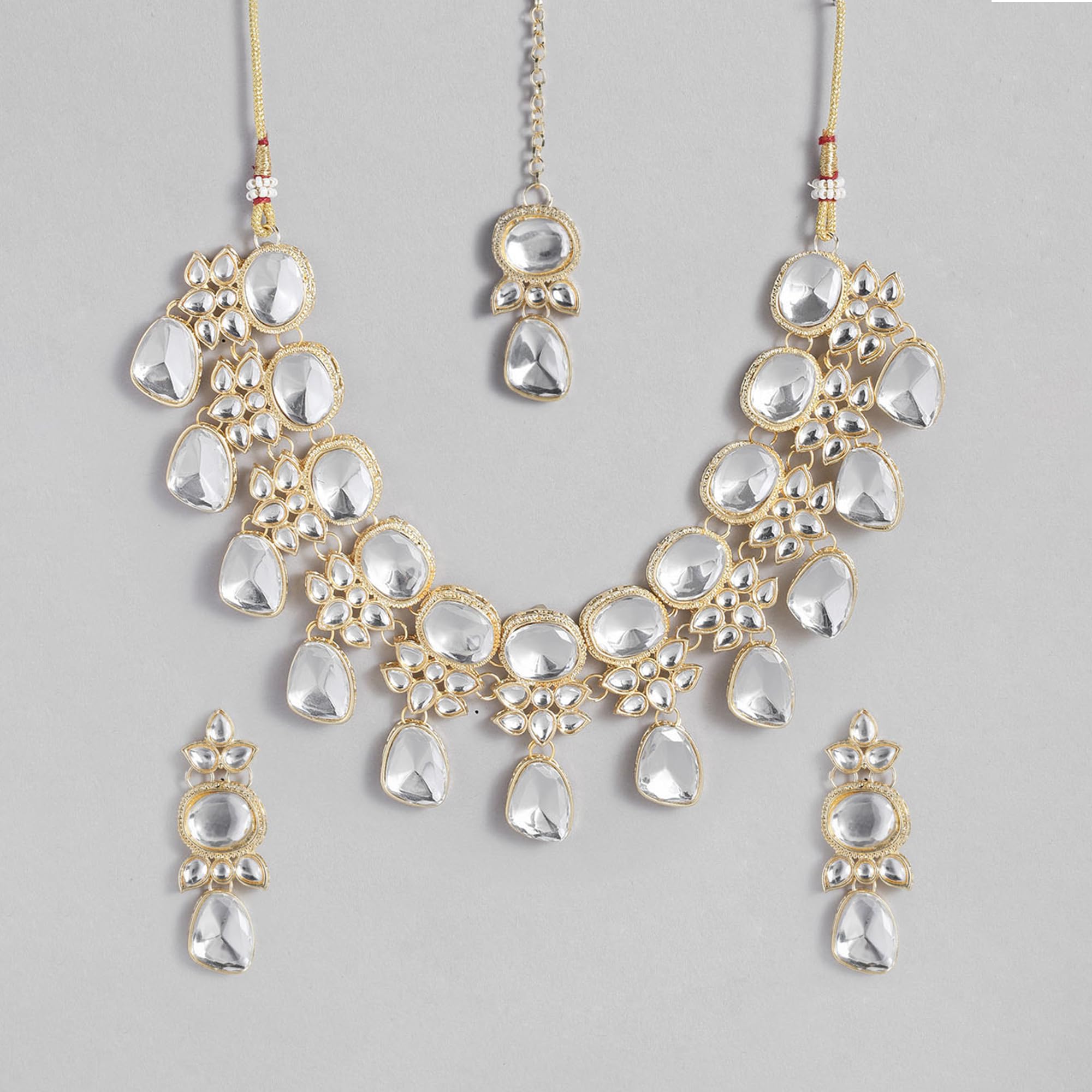 Dazzling Kundan Necklace Set with Maang Tikka