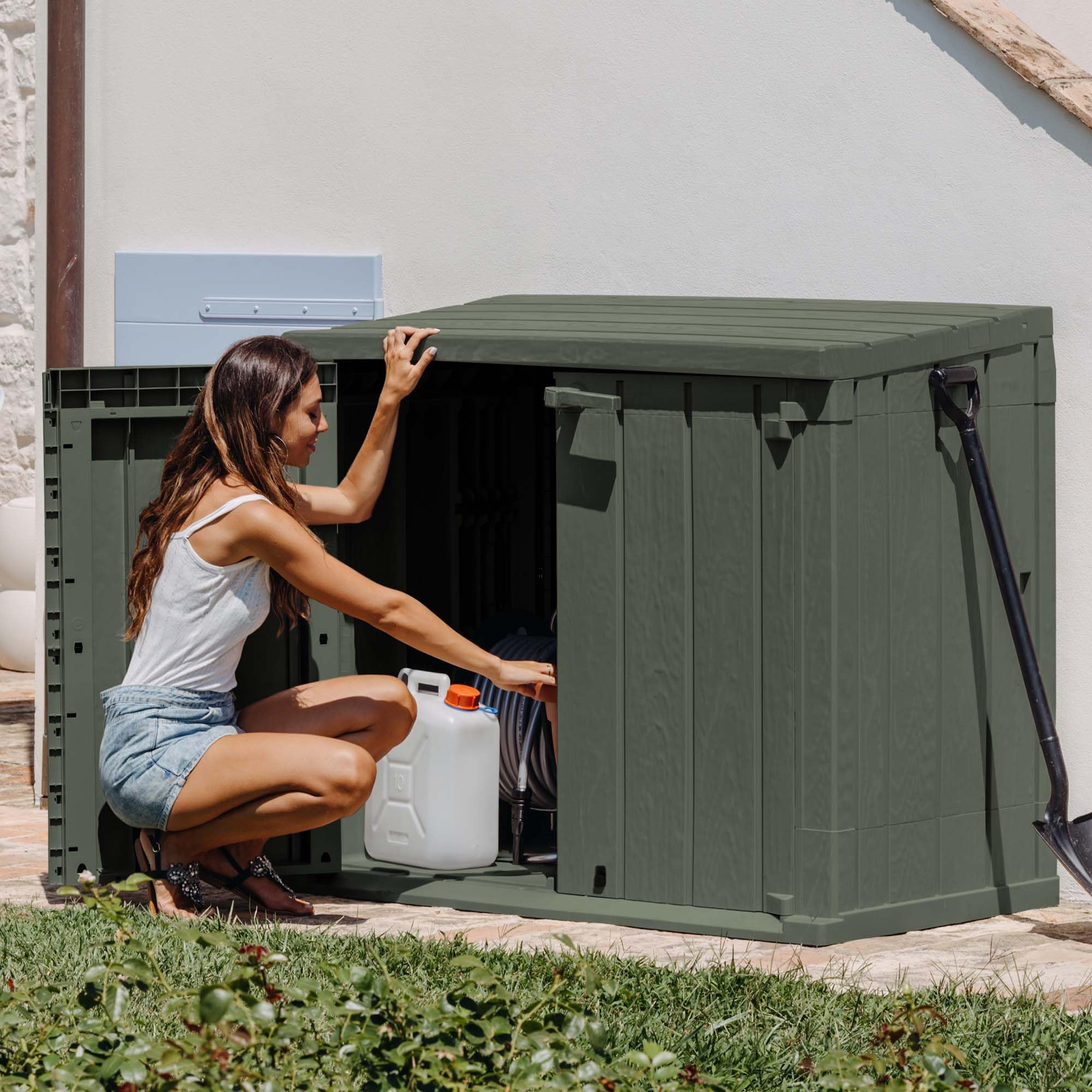 Toomax Storer Plus Baule portattrezzi da giardino 842L effetto legno verde foresta, 129,5x74,5x111h cm, baule portattrezzi in plastica resistente, ideale per interni ed esterni