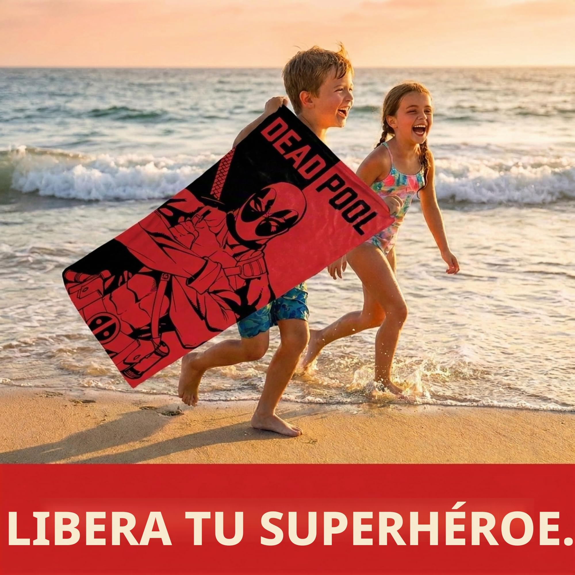 Jay Franco Marvel - Toalla Deadpool para baño, playa y piscina, color rojo y negro, 71 cm x 147 cm