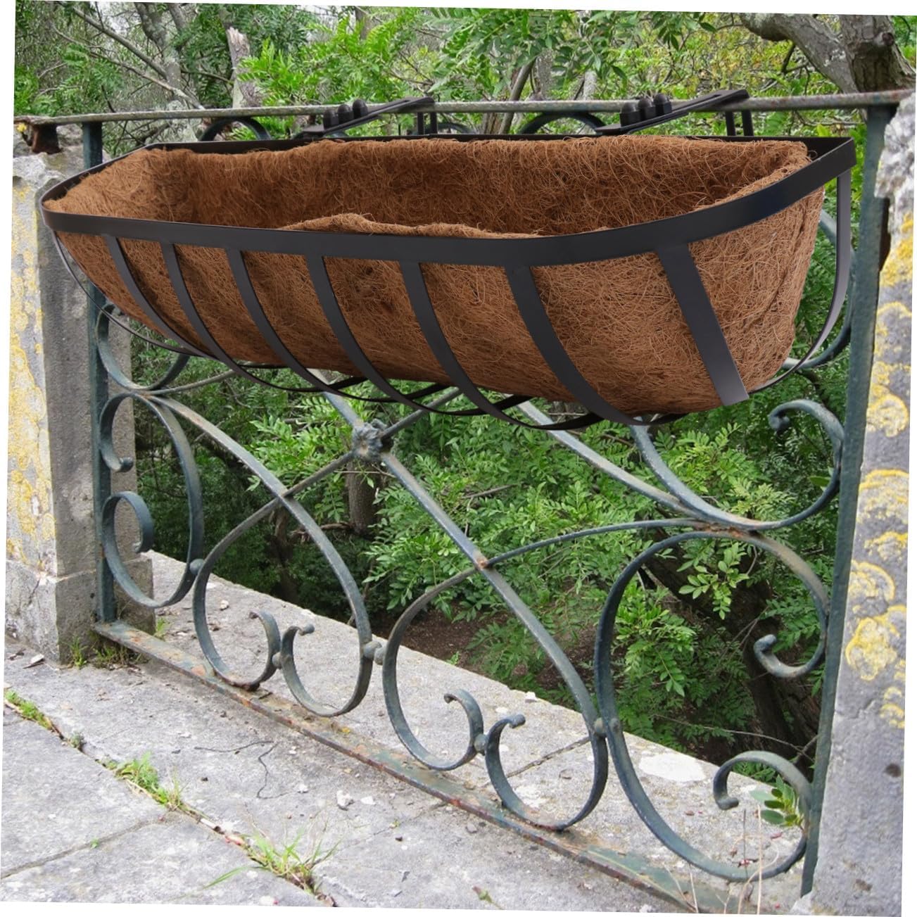Gadpiparty Wall-Mounted Coconut Palm Basket with Iron Art Hanging Flowerpot, 24-inch Semi-Circle Planter for Home and Garden Vertical Decoration