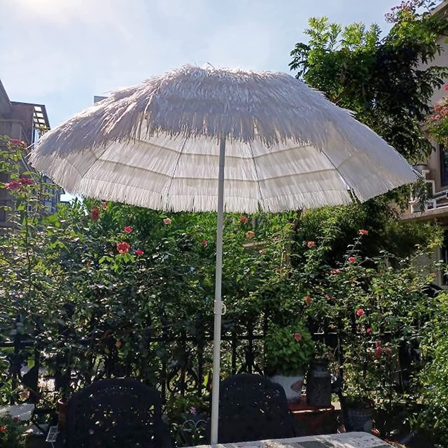 Parasol Parasol ze Sztucznej Słomy Bez Podstawy 1.8m Biały Parasol Plażowy Parasol Ogrodowy Parasol Powierzchnia Łuku Długość 2m 32mm Słupek Od Parasol Możliwość Pochylenia 45° Regulacja Wysokości