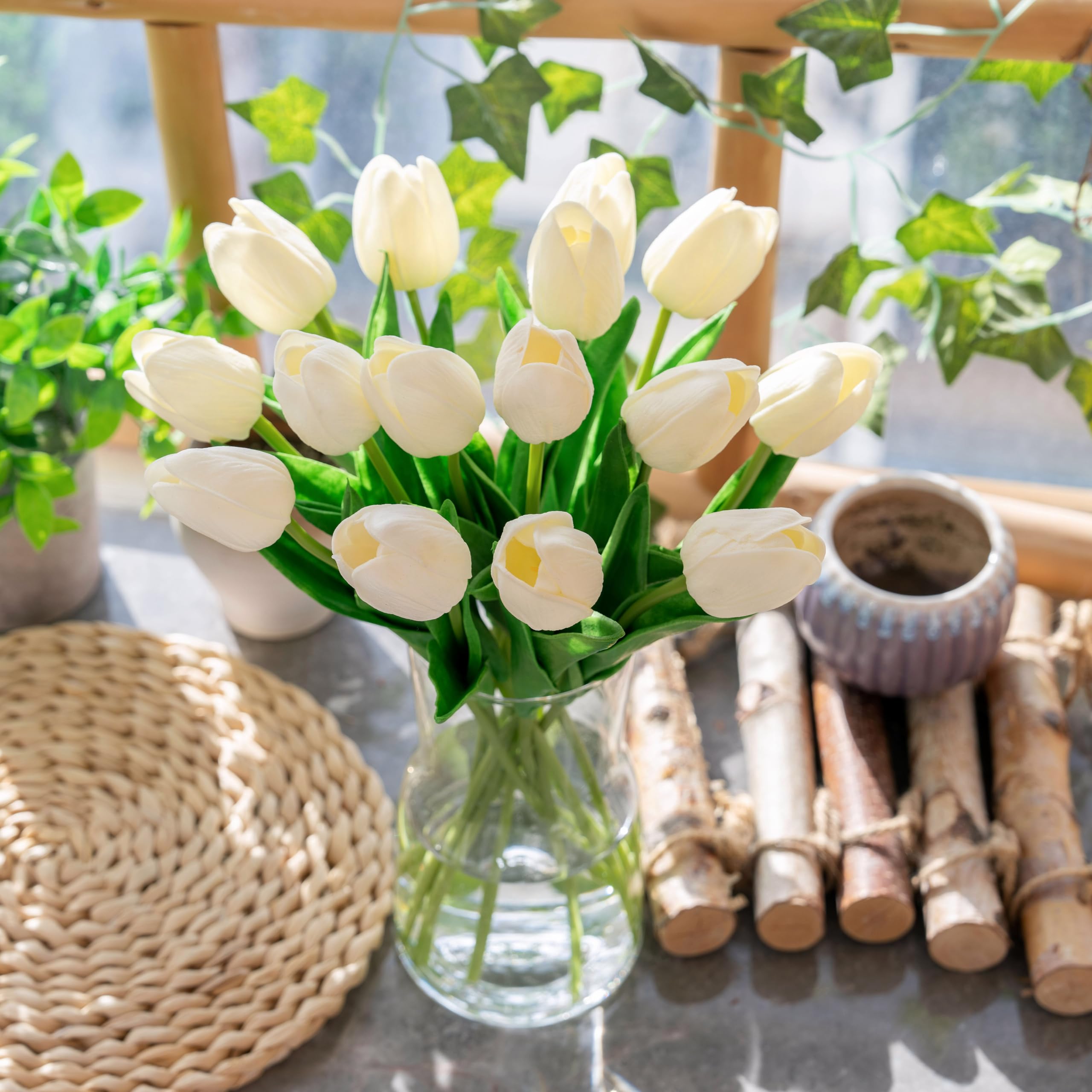 Amazon.co.jp: ホワイトチューリップの花瓶付き造花、フェイク