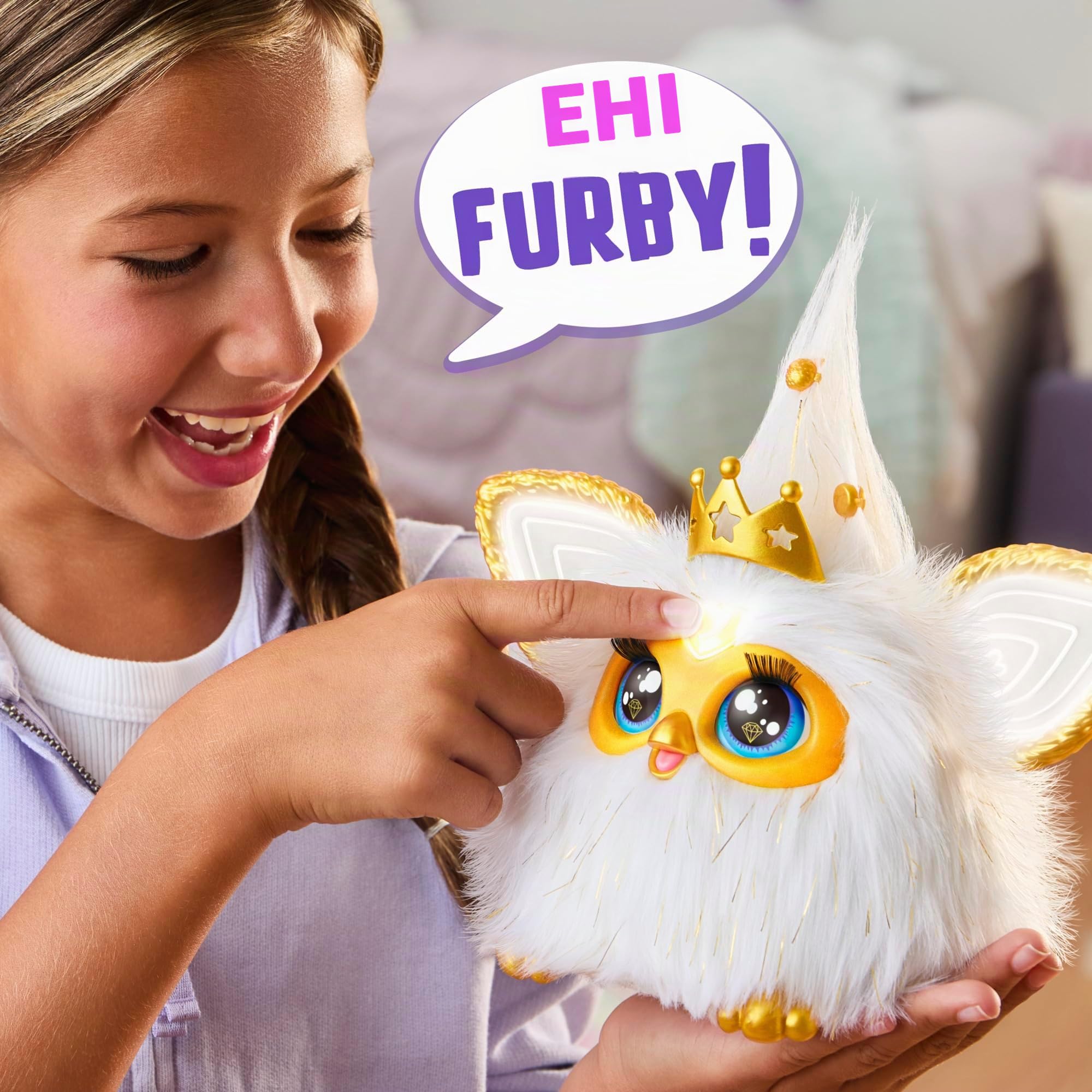 Furby Gold Glam - Peluche interattivo per bambine e ragazzi di 6 anni, animatronico ad attivazione vocale, parla inglese e furbish, bianco (esclusiva Amazon)