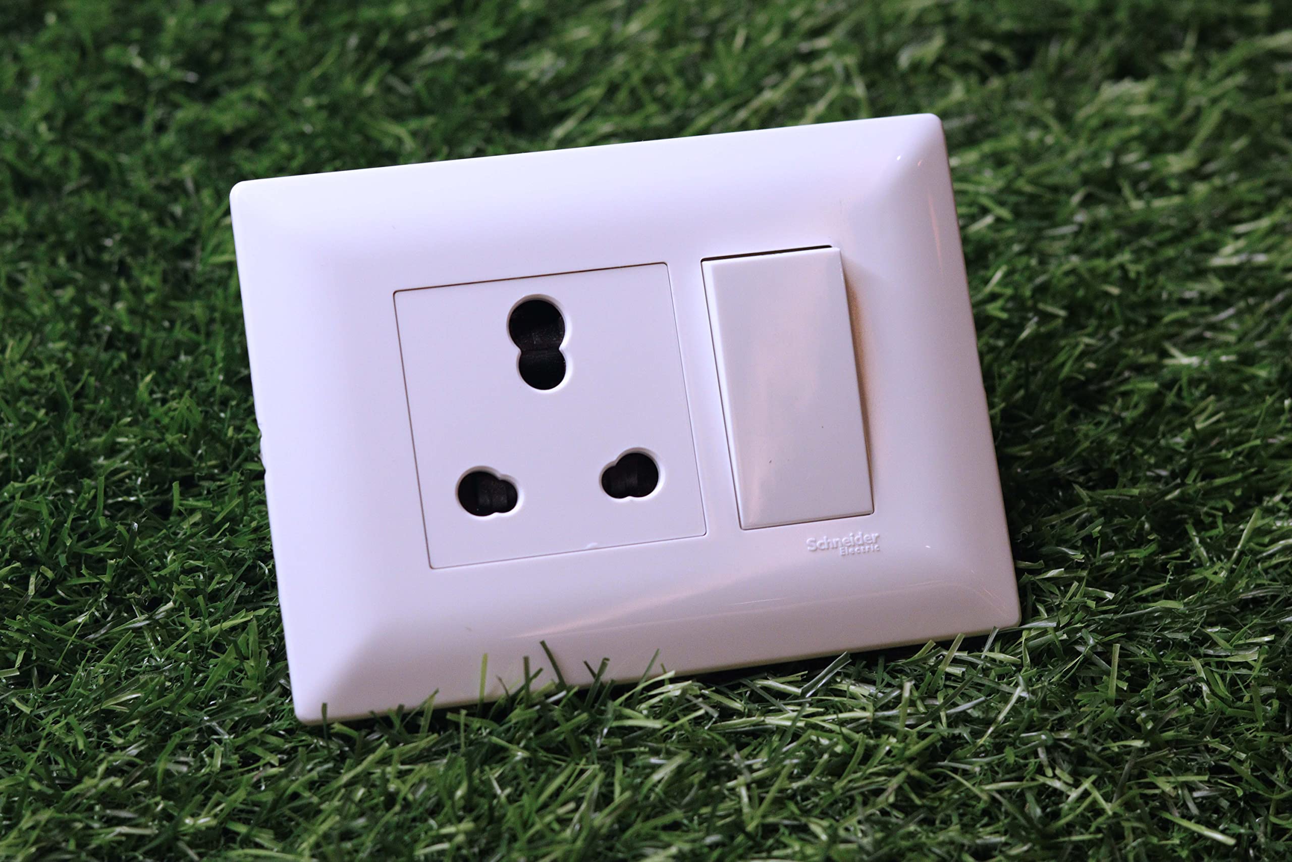 Schneider Electric - Livia White - For Large Appliances ~ Schneider 6A/16A 3-pin Socket Outlet with Shutter + 16AX 1 way switch 1
