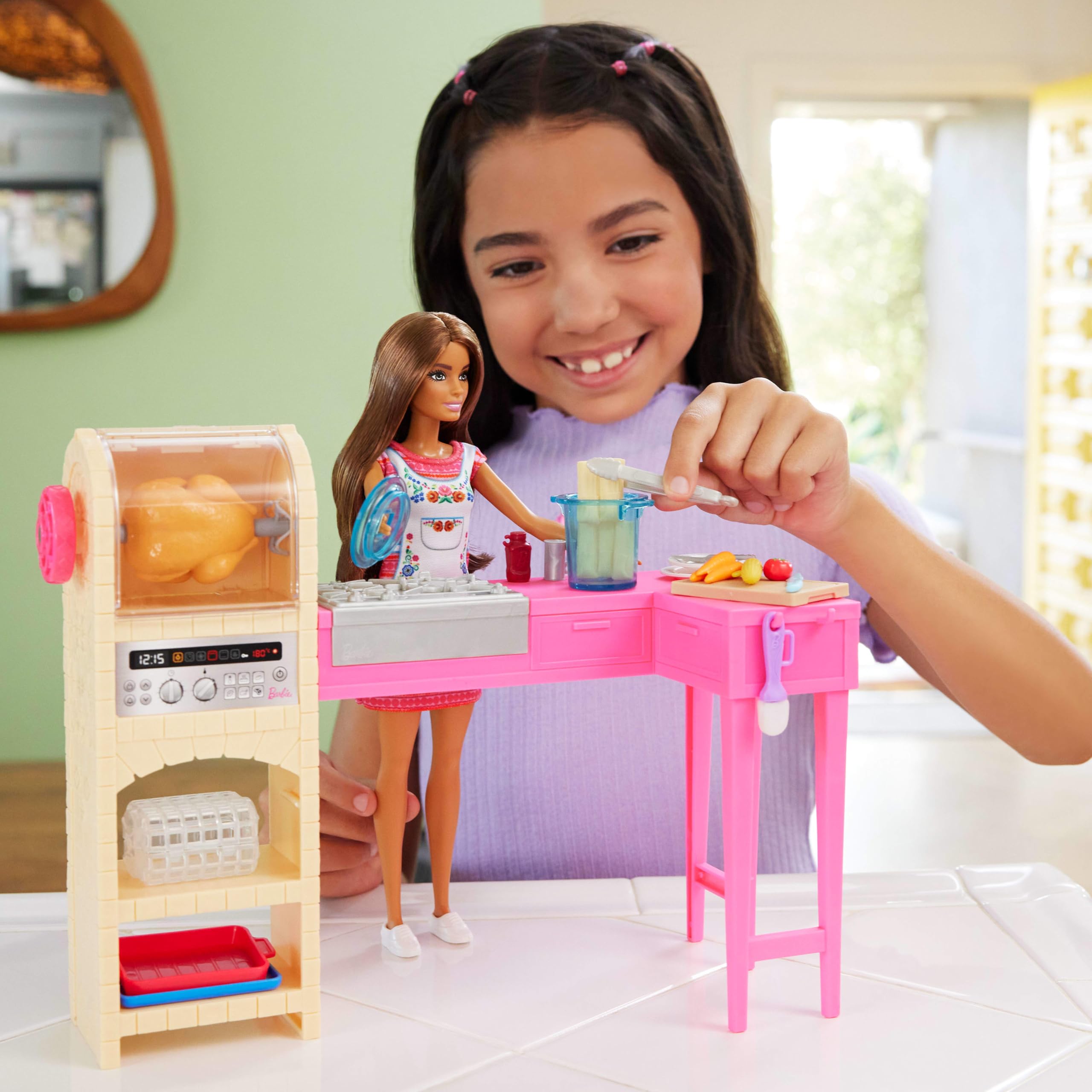 Barbie Teresa - La Ricetta dell'amicizia, set a tema cucina con bambola Teresa, 20 accessori inclusi tra cui i biscotti con effetto cambia colore, giocattolo per bambini, 3+ anni, JCT06