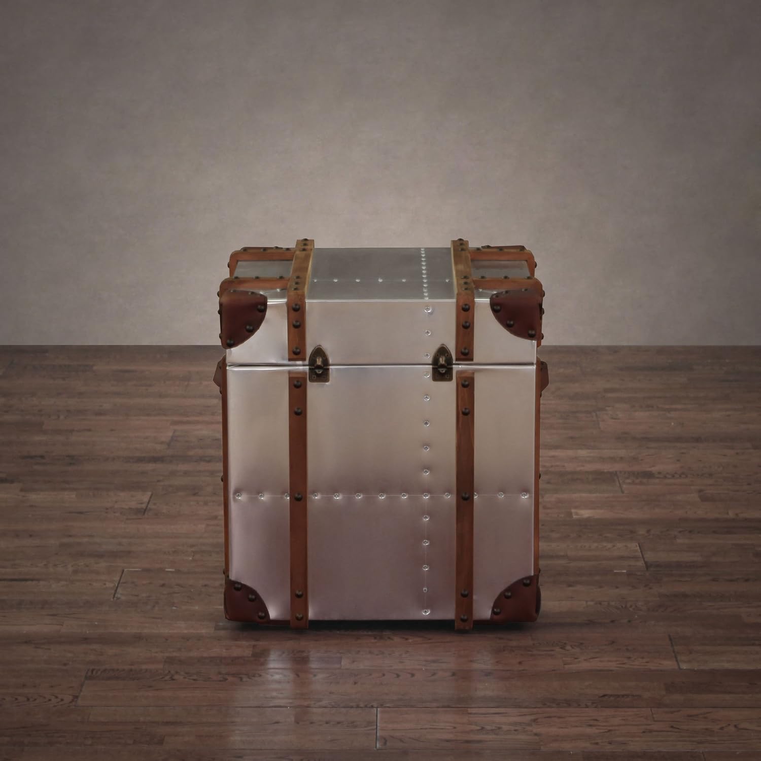 Commander Alu Trunk Side Storage Table