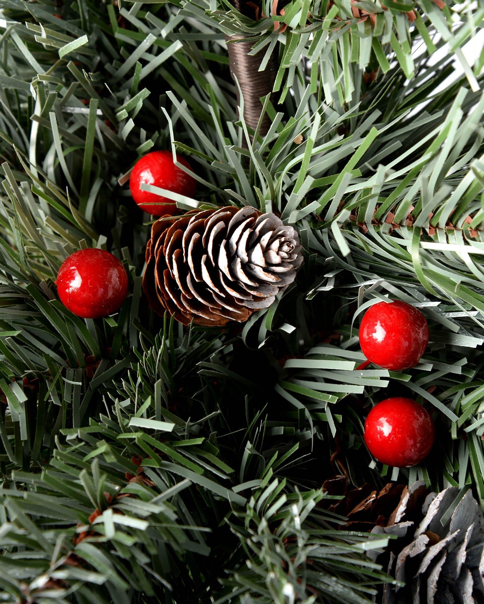WeRChristmas 5 ft/1,5 m-scandinave Épicéa Bleu Arbre de Noël avec Pommes de pin et Baies et Branches à charnières Facile à Monter