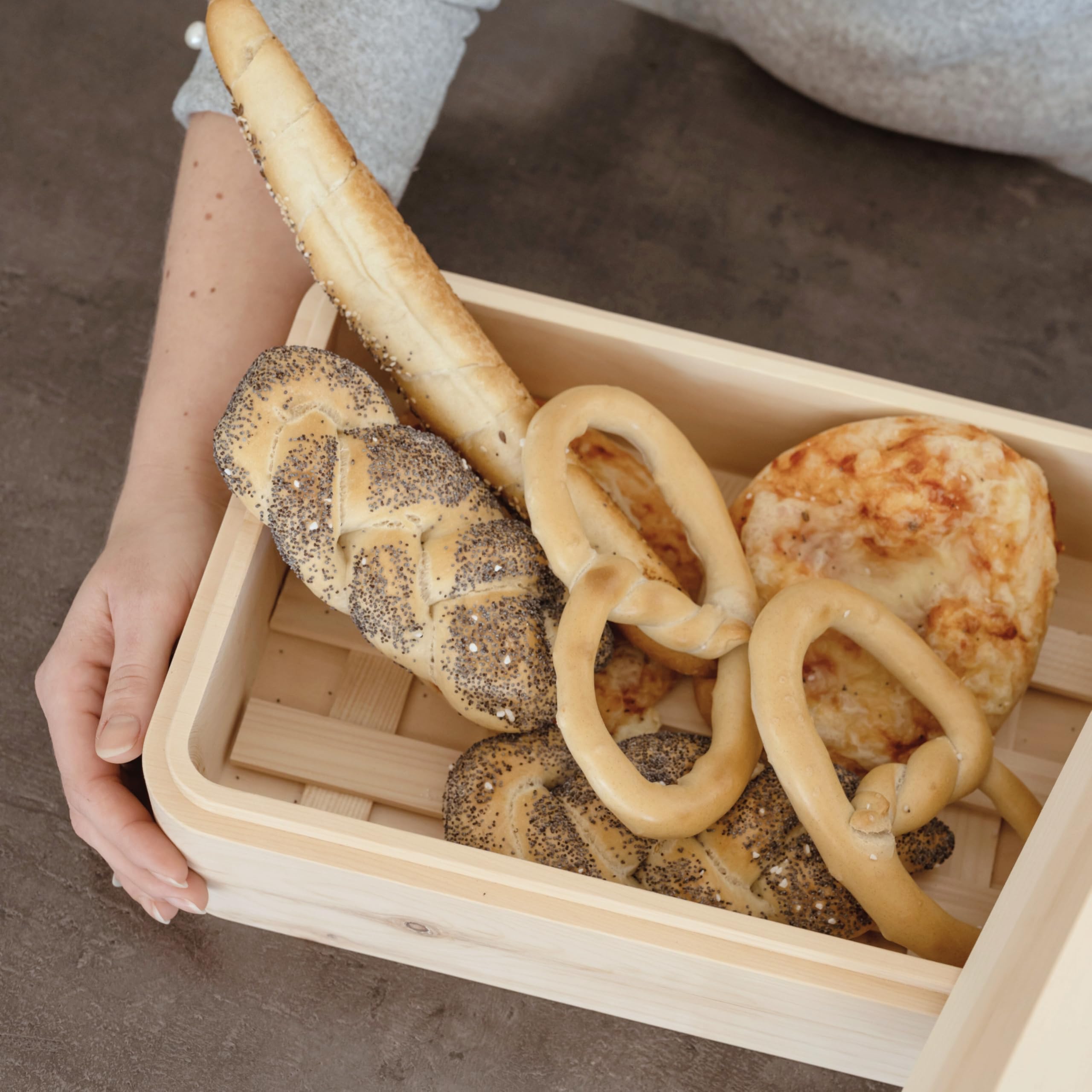 JOWE Zirbenbrotdose | Brotbehälter aus Zirbe | Brotaufbewahrungsbox aus Holz | Brotkasten aus Zirbe